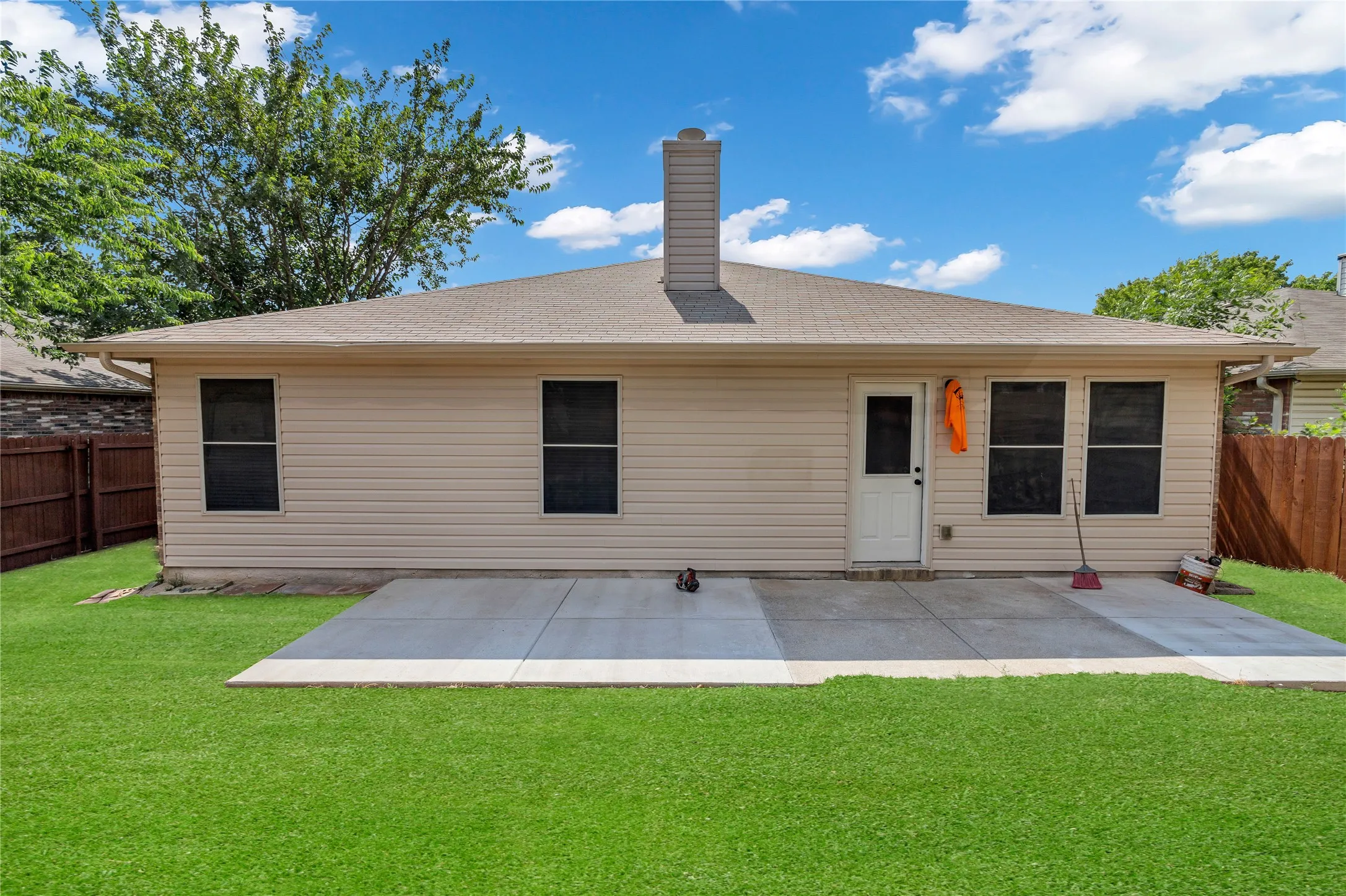 Single Family Residence For Sale in Tarrant County , 5132 Bedfordshire Drive, Fort Worth, Texas 76135, 4 Bedroom, 2 Bathroom, 2 Garage spaces, 2,105 Sqft, built in 2001, mls#21376935, Real Estate Agent in Fort Worth, Homes For Sale in Tarrant county, Homes For Sale in Fort Worth, Realtor in Fort Worth Texas, Real Estate Brokerage Independent Realty Texas, Luminita Cordes Realtor