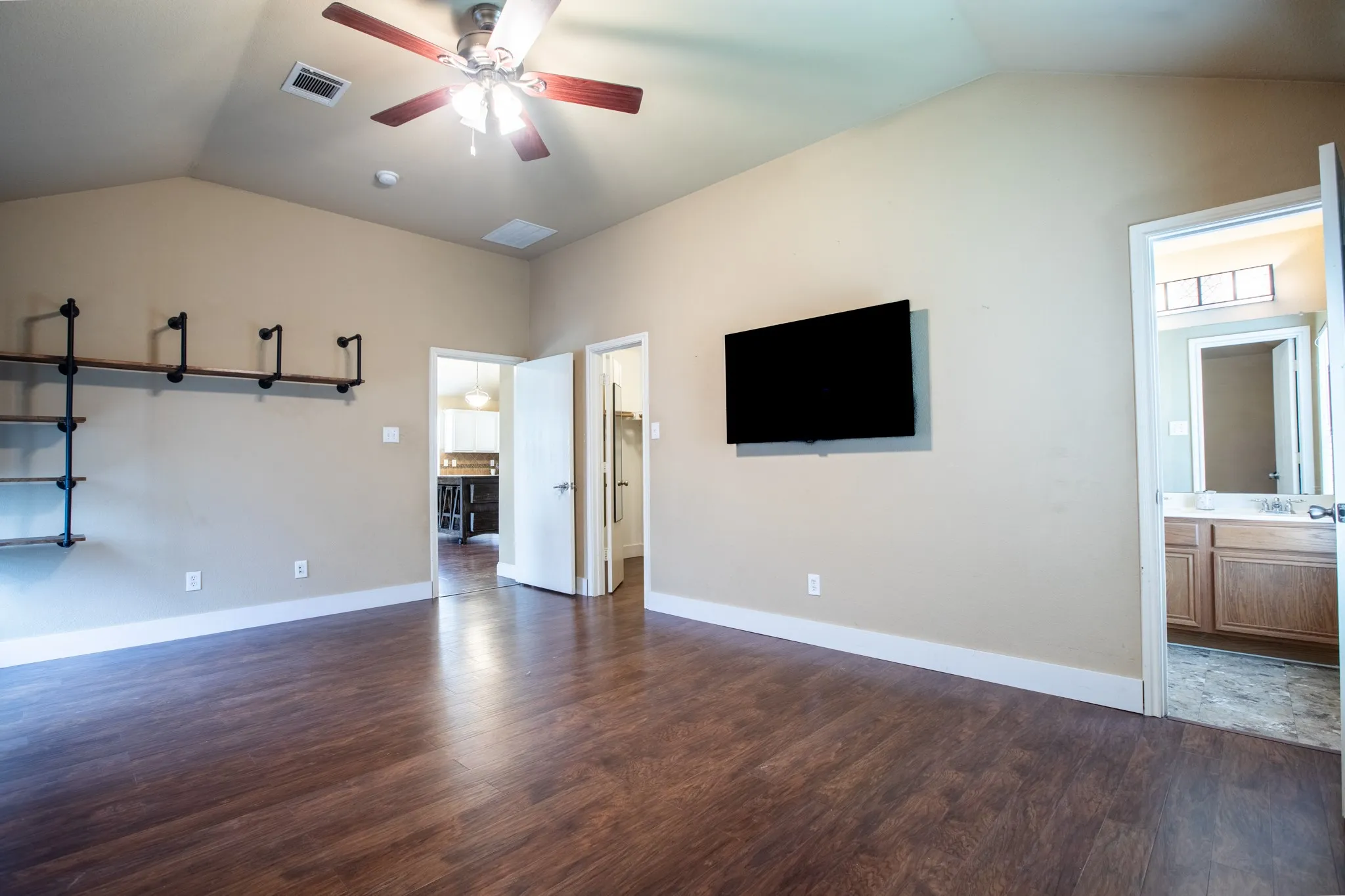 Single Family Residence For Sale in Kaufman County , 226 Starlight Drive, Forney, Texas 75126, 3 Bedroom, 2 Bathroom, 2 Garage spaces, 1,598 Sqft, built in 2004, mls#21371614, Real Estate Agent in Forney, Homes For Sale in Kaufman county, Homes For Sale in Forney, Realtor in Forney Texas, Real Estate Brokerage Independent Realty Texas, Luminita Cordes Realtor