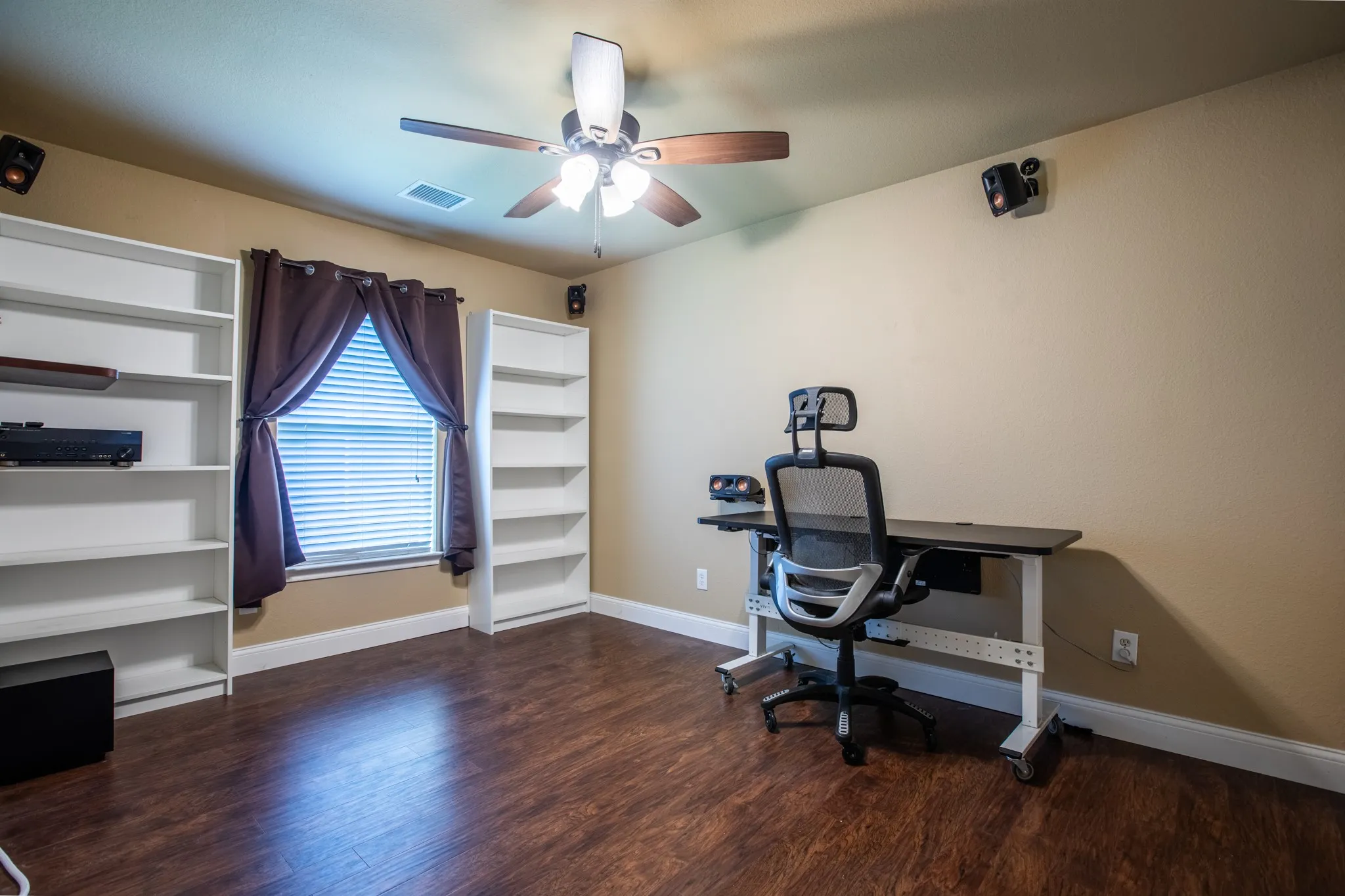 Single Family Residence For Sale in Kaufman County , 226 Starlight Drive, Forney, Texas 75126, 3 Bedroom, 2 Bathroom, 2 Garage spaces, 1,598 Sqft, built in 2004, mls#21371614, Real Estate Agent in Forney, Homes For Sale in Kaufman county, Homes For Sale in Forney, Realtor in Forney Texas, Real Estate Brokerage Independent Realty Texas, Luminita Cordes Realtor