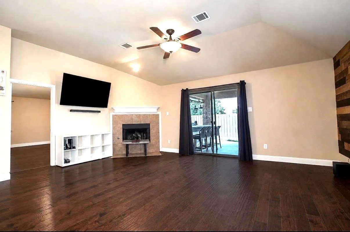 Single Family Residence For Sale in Kaufman County , 226 Starlight Drive, Forney, Texas 75126, 3 Bedroom, 2 Bathroom, 2 Garage spaces, 1,598 Sqft, built in 2004, mls#21371614, Real Estate Agent in Forney, Homes For Sale in Kaufman county, Homes For Sale in Forney, Realtor in Forney Texas, Real Estate Brokerage Independent Realty Texas, Luminita Cordes Realtor