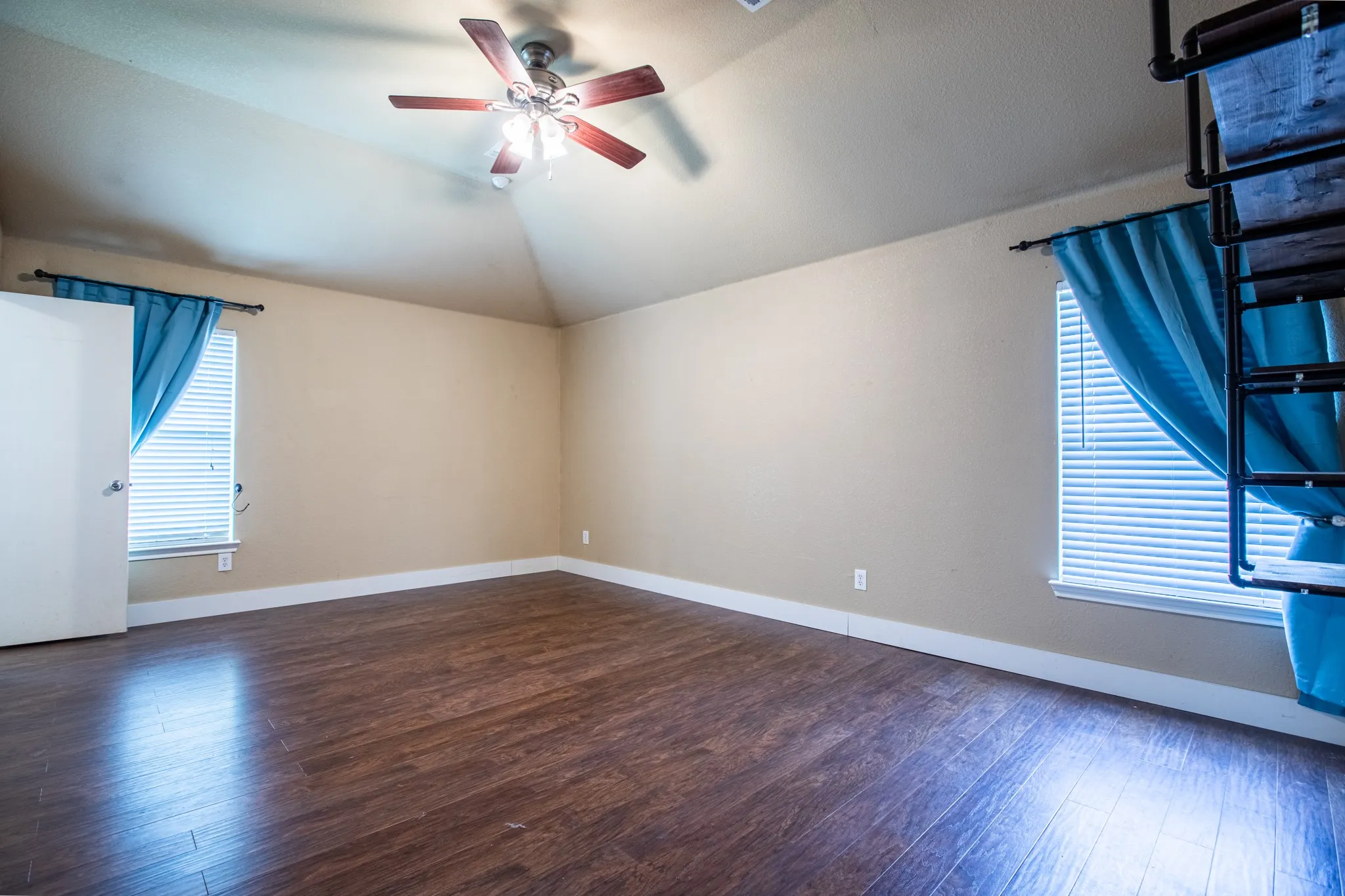 Single Family Residence For Sale in Kaufman County , 226 Starlight Drive, Forney, Texas 75126, 3 Bedroom, 2 Bathroom, 2 Garage spaces, 1,598 Sqft, built in 2004, mls#21371614, Real Estate Agent in Forney, Homes For Sale in Kaufman county, Homes For Sale in Forney, Realtor in Forney Texas, Real Estate Brokerage Independent Realty Texas, Luminita Cordes Realtor