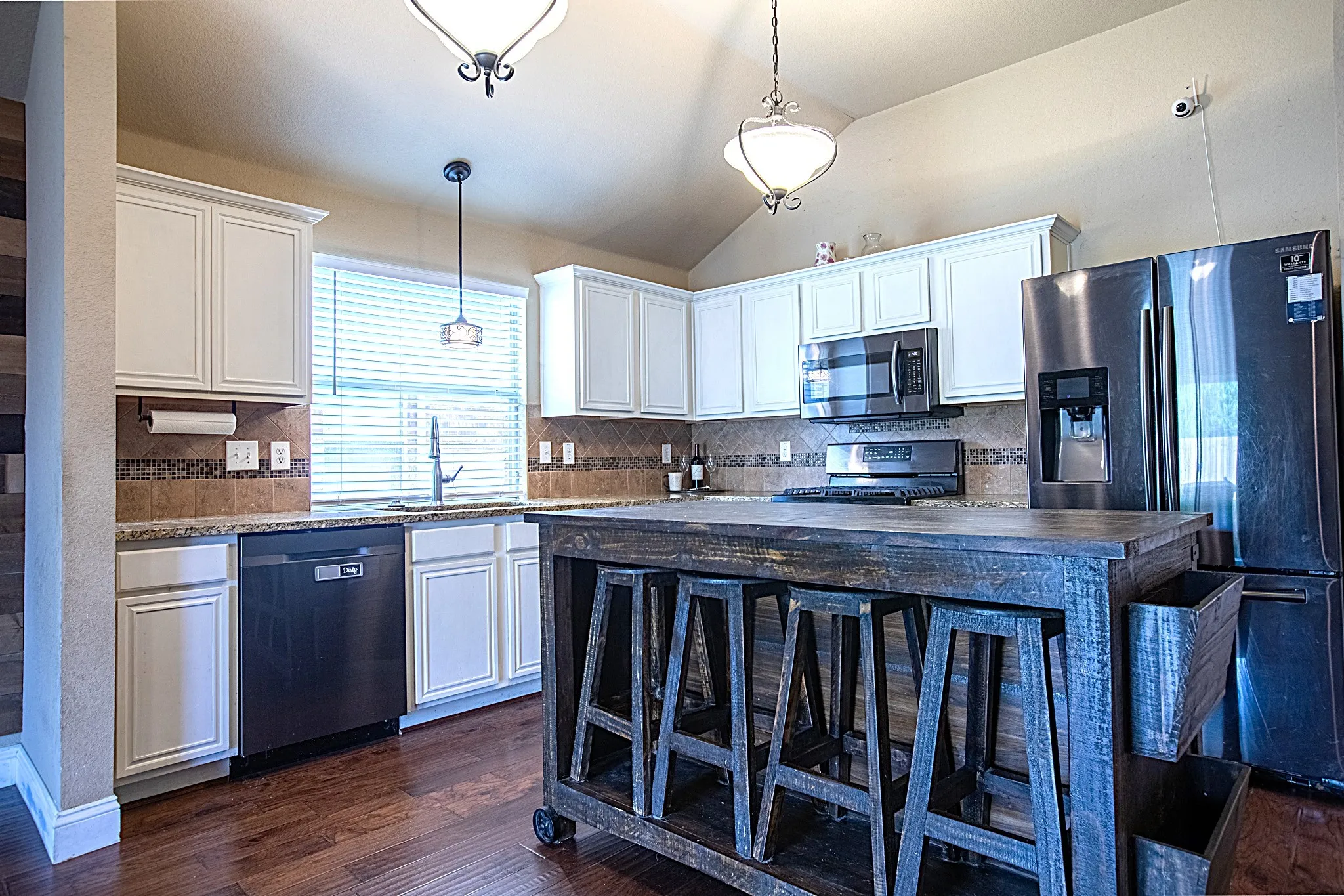 Single Family Residence For Sale in Kaufman County , 226 Starlight Drive, Forney, Texas 75126, 3 Bedroom, 2 Bathroom, 2 Garage spaces, 1,598 Sqft, built in 2004, mls#21371614, Real Estate Agent in Forney, Homes For Sale in Kaufman county, Homes For Sale in Forney, Realtor in Forney Texas, Real Estate Brokerage Independent Realty Texas, Luminita Cordes Realtor