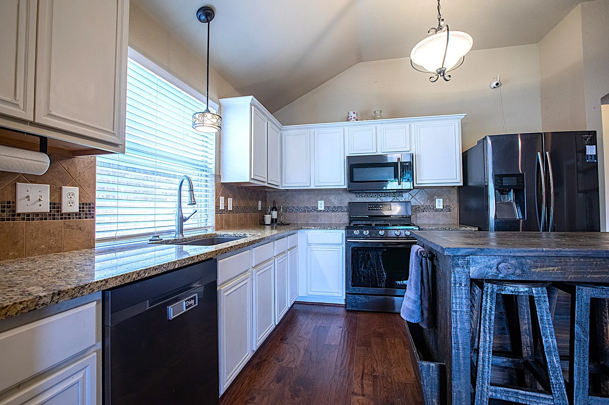 Single Family Residence For Sale in Kaufman County , 226 Starlight Drive, Forney, Texas 75126, 3 Bedroom, 2 Bathroom, 2 Garage spaces, 1,598 Sqft, built in 2004, mls#21371614, Real Estate Agent in Forney, Homes For Sale in Kaufman county, Homes For Sale in Forney, Realtor in Forney Texas, Real Estate Brokerage Independent Realty Texas, Luminita Cordes Realtor