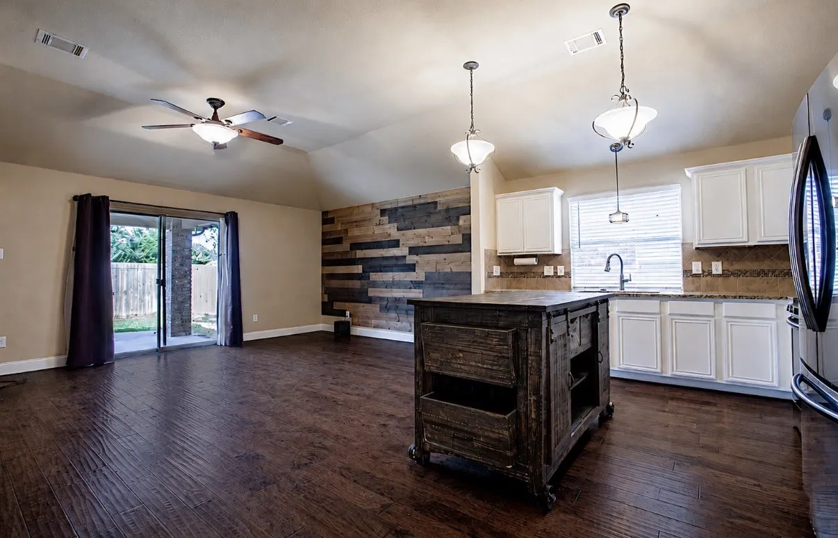 Single Family Residence For Sale in Kaufman County , 226 Starlight Drive, Forney, Texas 75126, 3 Bedroom, 2 Bathroom, 2 Garage spaces, 1,598 Sqft, built in 2004, mls#21371614, Real Estate Agent in Forney, Homes For Sale in Kaufman county, Homes For Sale in Forney, Realtor in Forney Texas, Real Estate Brokerage Independent Realty Texas, Luminita Cordes Realtor