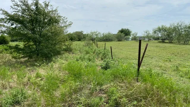 Single Family Residence For Sale in Rockwall County , 878 S Munson Road, Royse City, Texas 75189, 3 Bedroom, 2 Bathroom, Garage spaces, 1,608 Sqft, built in 1976, mls#21376938, Real Estate Agent in Royse City, Homes For Sale in Rockwall county, Homes For Sale in Royse City, Realtor in Royse City Texas, Real Estate Brokerage Independent Realty Texas, Luminita Cordes Realtor