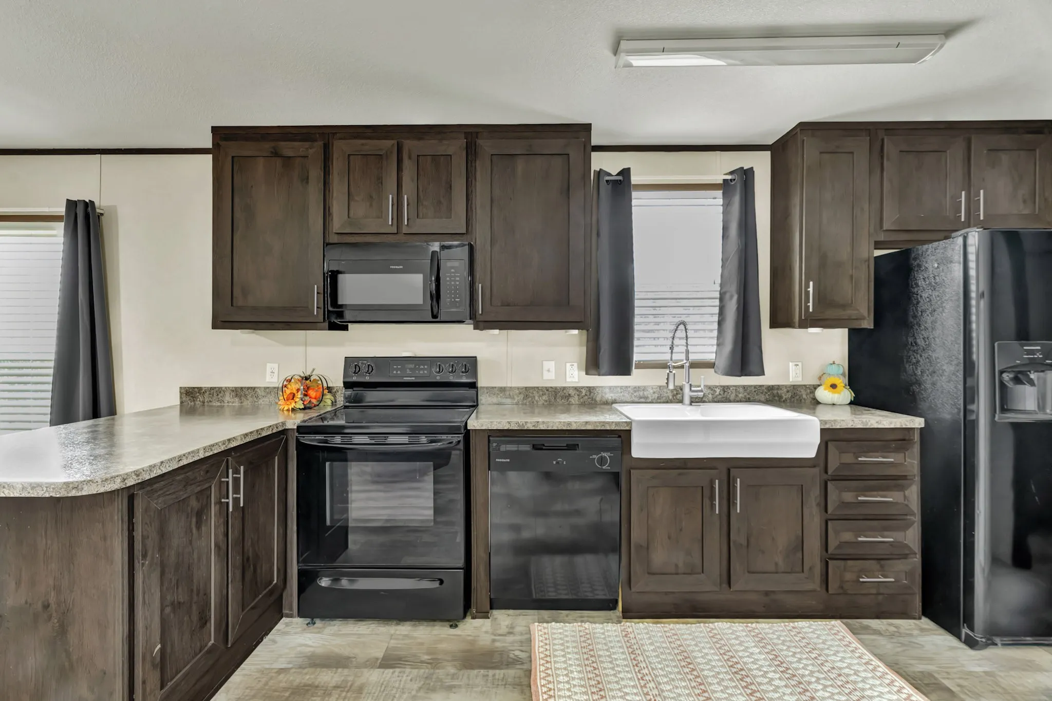 Manufactured Home For Sale in Hood County , 8108 Scenic Ridge Court, Cresson, Texas 76035, 3 Bedroom, 2 Bathroom, Garage spaces, 1,056 Sqft, built in 2018, mls#21373302, Real Estate Agent in Cresson, Homes For Sale in Hood county, Homes For Sale in Cresson, Realtor in Cresson Texas, Real Estate Brokerage Independent Realty Texas, Luminita Cordes Realtor