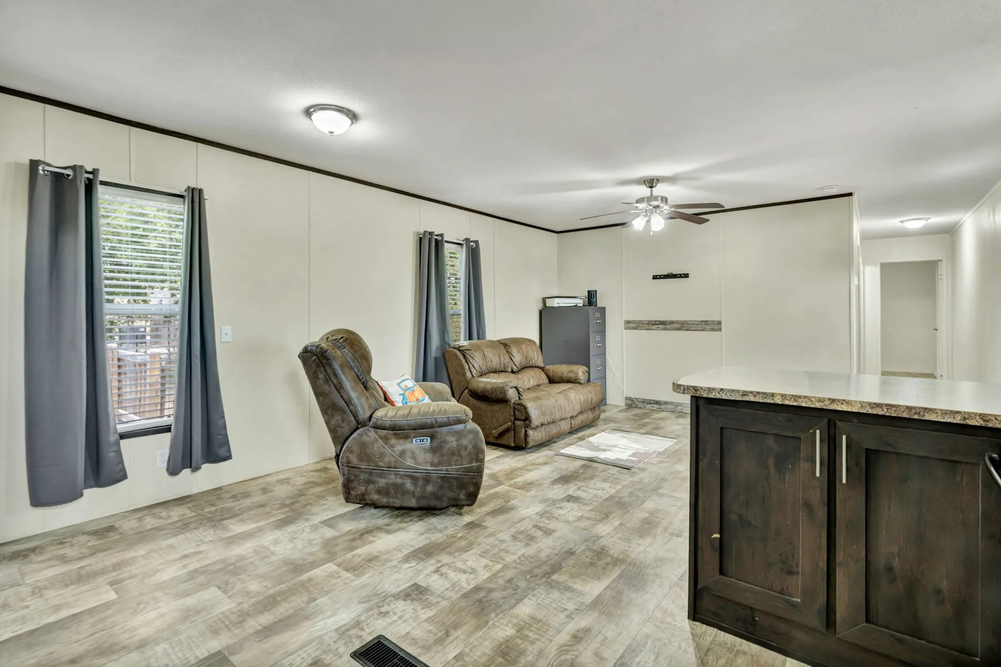 Manufactured Home For Sale in Hood County , 8108 Scenic Ridge Court, Cresson, Texas 76035, 3 Bedroom, 2 Bathroom, Garage spaces, 1,056 Sqft, built in 2018, mls#21373302, Real Estate Agent in Cresson, Homes For Sale in Hood county, Homes For Sale in Cresson, Realtor in Cresson Texas, Real Estate Brokerage Independent Realty Texas, Luminita Cordes Realtor