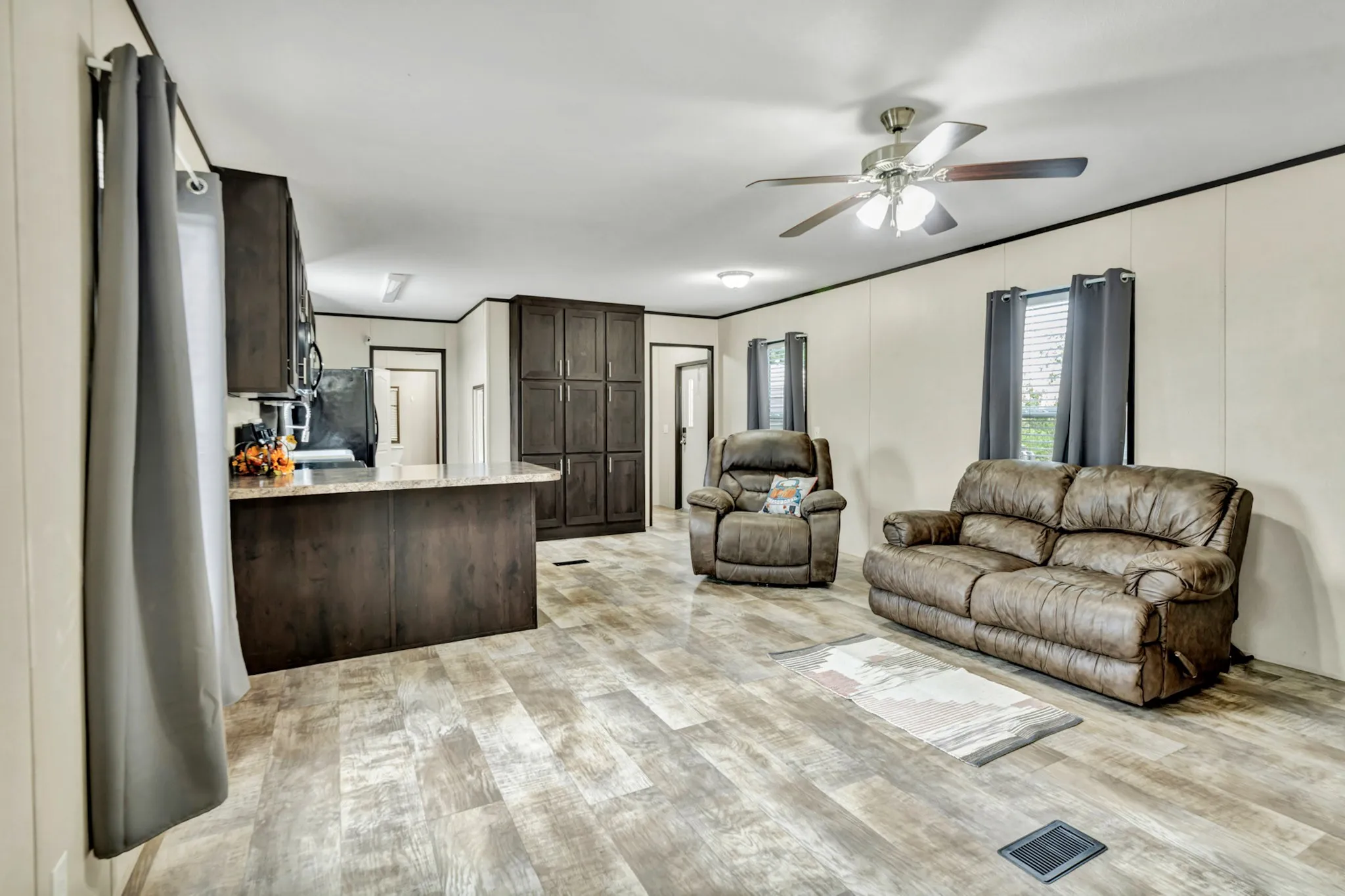 Manufactured Home For Sale in Hood County , 8108 Scenic Ridge Court, Cresson, Texas 76035, 3 Bedroom, 2 Bathroom, Garage spaces, 1,056 Sqft, built in 2018, mls#21373302, Real Estate Agent in Cresson, Homes For Sale in Hood county, Homes For Sale in Cresson, Realtor in Cresson Texas, Real Estate Brokerage Independent Realty Texas, Luminita Cordes Realtor