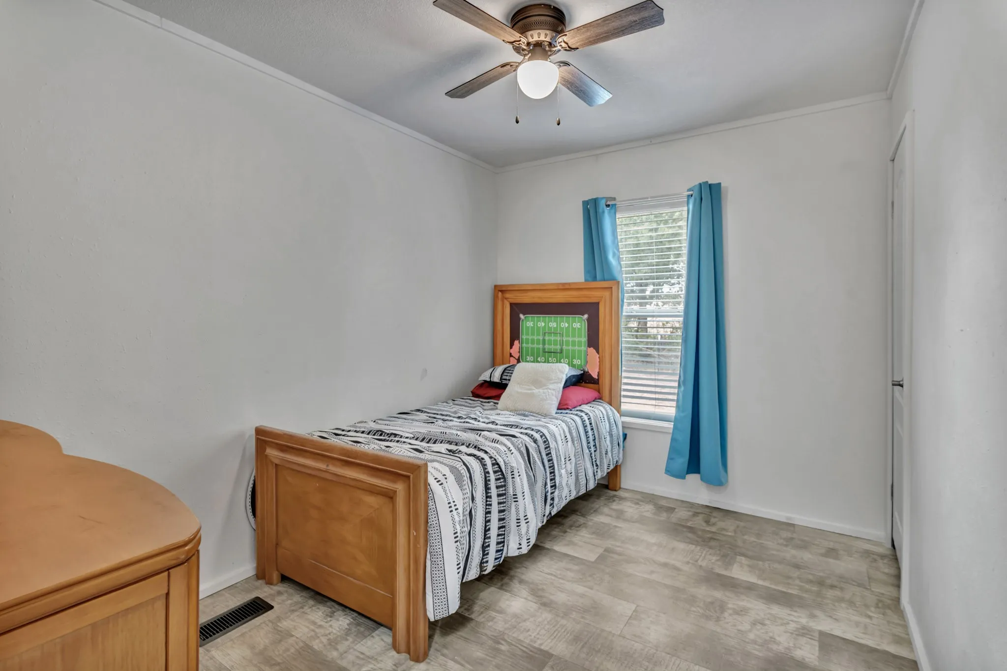 Manufactured Home For Sale in Hood County , 8108 Scenic Ridge Court, Cresson, Texas 76035, 3 Bedroom, 2 Bathroom, Garage spaces, 1,056 Sqft, built in 2018, mls#21373302, Real Estate Agent in Cresson, Homes For Sale in Hood county, Homes For Sale in Cresson, Realtor in Cresson Texas, Real Estate Brokerage Independent Realty Texas, Luminita Cordes Realtor