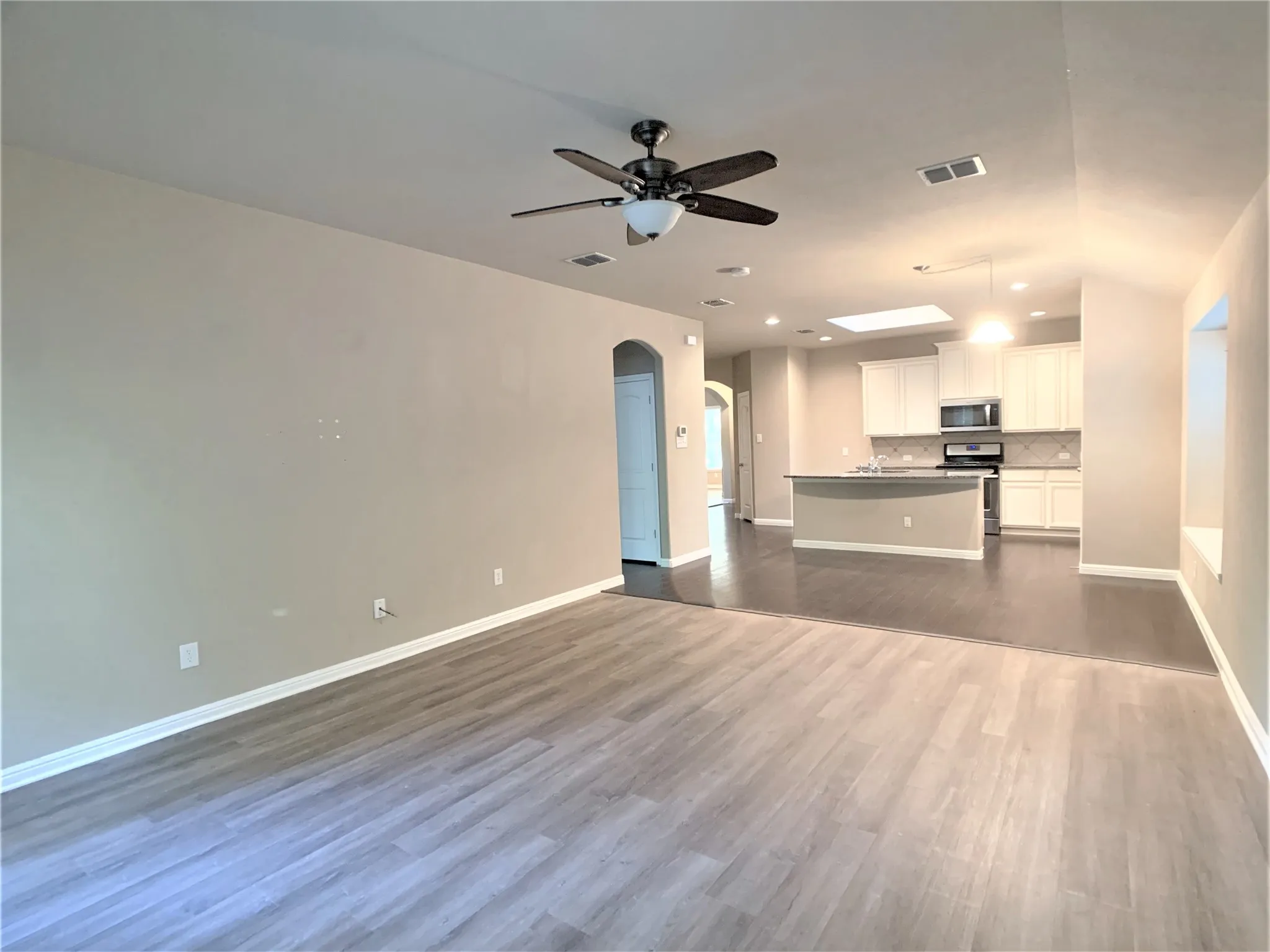 Single Family Residence For Rent in Collin County , 3102 Whispering Pine Boulevard, Melissa, Texas 75454, 3 Bedroom, 2 Bathroom, 2 Garage spaces, 1,718 Sqft, built in 2013, mls#21376891, Real Estate Agent in Melissa, Homes For Rent in Collin county, Homes For Rent in Melissa, Realtor in Melissa Texas, Real Estate Brokerage Independent Realty Texas, Luminita Cordes Realtor