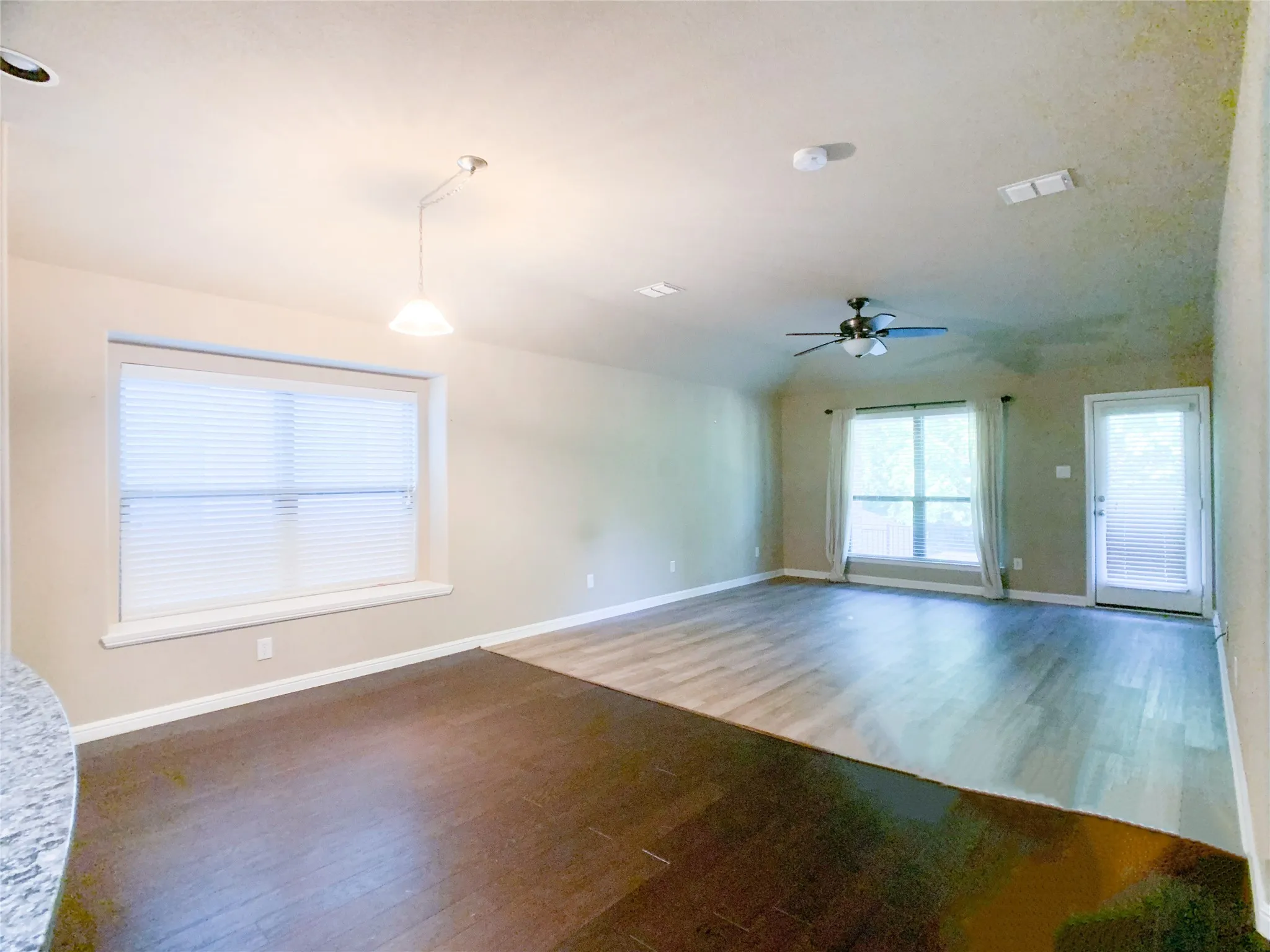 Single Family Residence For Rent in Collin County , 3102 Whispering Pine Boulevard, Melissa, Texas 75454, 3 Bedroom, 2 Bathroom, 2 Garage spaces, 1,718 Sqft, built in 2013, mls#21376891, Real Estate Agent in Melissa, Homes For Rent in Collin county, Homes For Rent in Melissa, Realtor in Melissa Texas, Real Estate Brokerage Independent Realty Texas, Luminita Cordes Realtor
