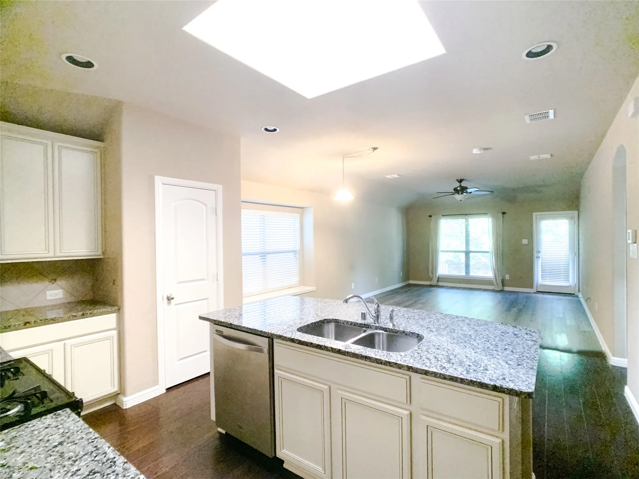 Single Family Residence For Rent in Collin County , 3102 Whispering Pine Boulevard, Melissa, Texas 75454, 3 Bedroom, 2 Bathroom, 2 Garage spaces, 1,718 Sqft, built in 2013, mls#21376891, Real Estate Agent in Melissa, Homes For Rent in Collin county, Homes For Rent in Melissa, Realtor in Melissa Texas, Real Estate Brokerage Independent Realty Texas, Luminita Cordes Realtor