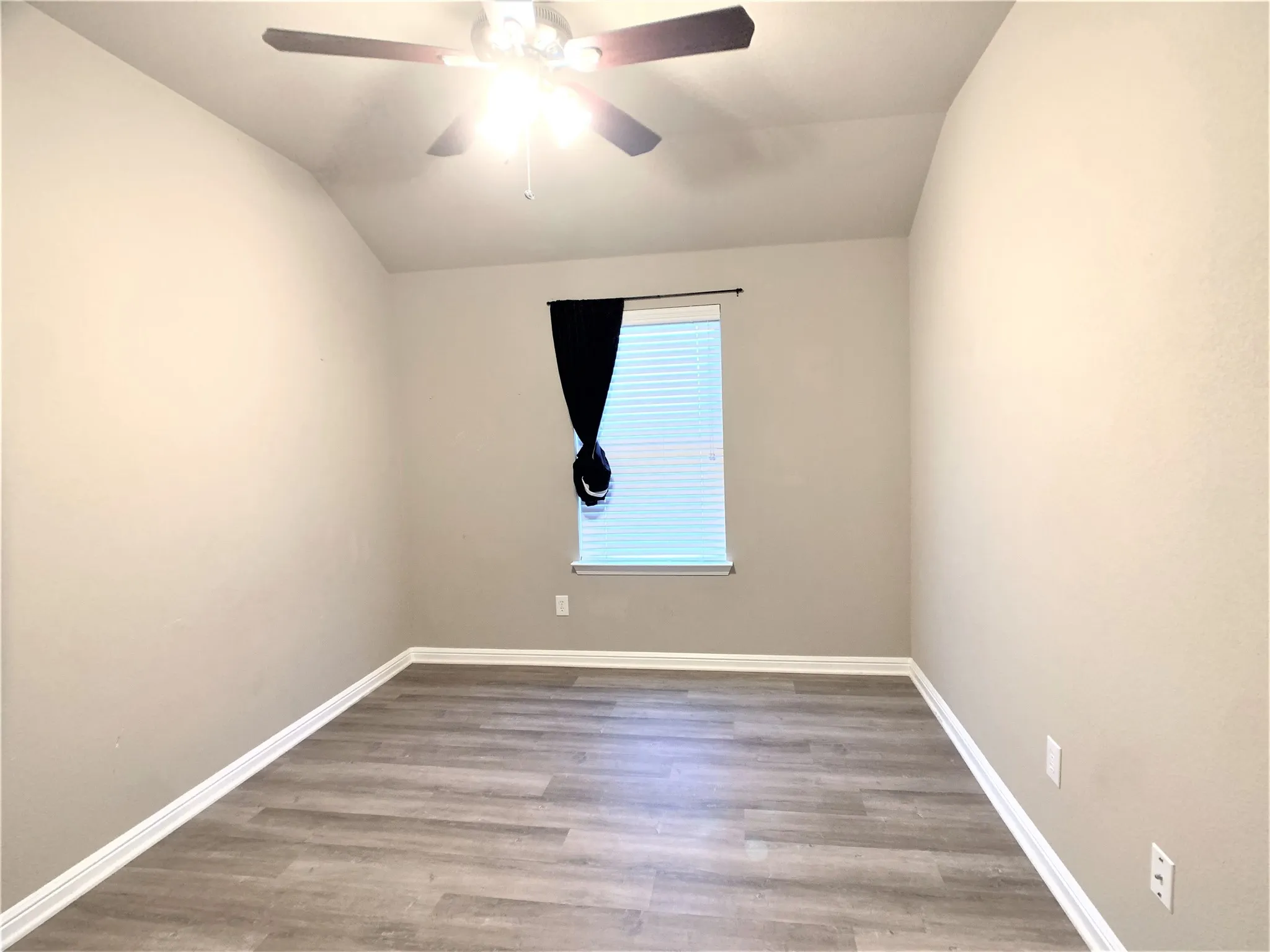 Single Family Residence For Rent in Collin County , 3102 Whispering Pine Boulevard, Melissa, Texas 75454, 3 Bedroom, 2 Bathroom, 2 Garage spaces, 1,718 Sqft, built in 2013, mls#21376891, Real Estate Agent in Melissa, Homes For Rent in Collin county, Homes For Rent in Melissa, Realtor in Melissa Texas, Real Estate Brokerage Independent Realty Texas, Luminita Cordes Realtor