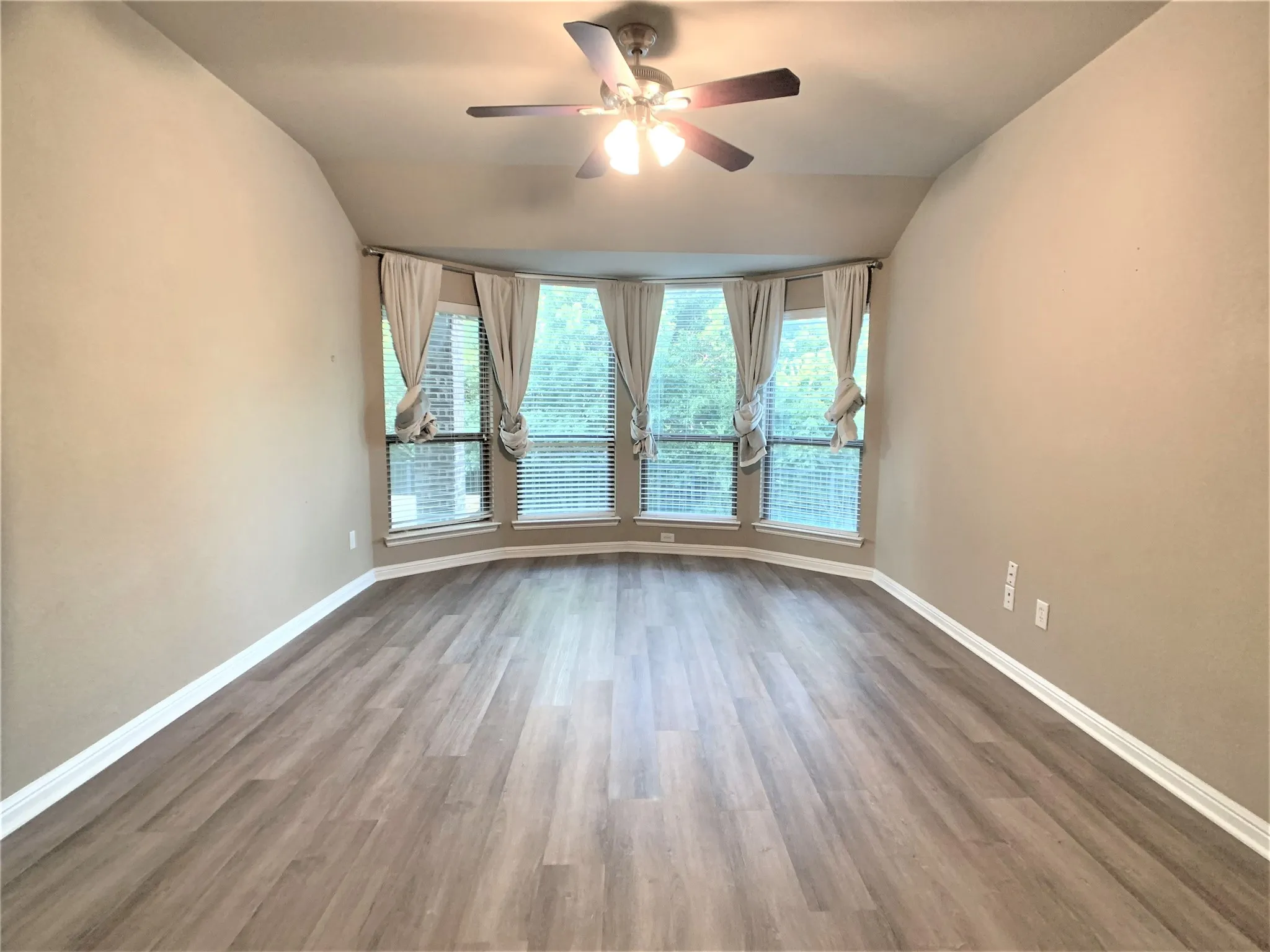 Single Family Residence For Rent in Collin County , 3102 Whispering Pine Boulevard, Melissa, Texas 75454, 3 Bedroom, 2 Bathroom, 2 Garage spaces, 1,718 Sqft, built in 2013, mls#21376891, Real Estate Agent in Melissa, Homes For Rent in Collin county, Homes For Rent in Melissa, Realtor in Melissa Texas, Real Estate Brokerage Independent Realty Texas, Luminita Cordes Realtor