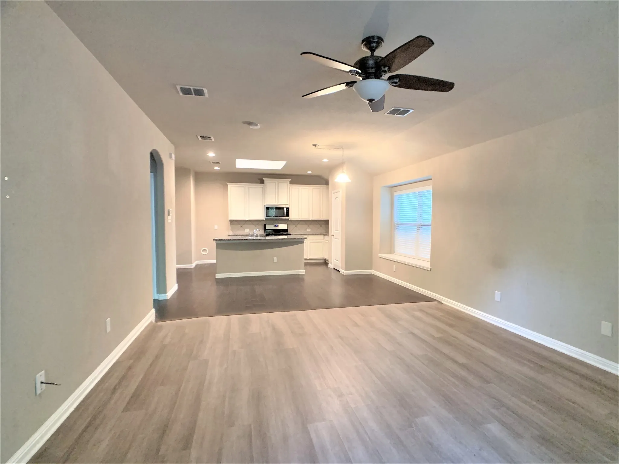 Single Family Residence For Rent in Collin County , 3102 Whispering Pine Boulevard, Melissa, Texas 75454, 3 Bedroom, 2 Bathroom, 2 Garage spaces, 1,718 Sqft, built in 2013, mls#21376891, Real Estate Agent in Melissa, Homes For Rent in Collin county, Homes For Rent in Melissa, Realtor in Melissa Texas, Real Estate Brokerage Independent Realty Texas, Luminita Cordes Realtor