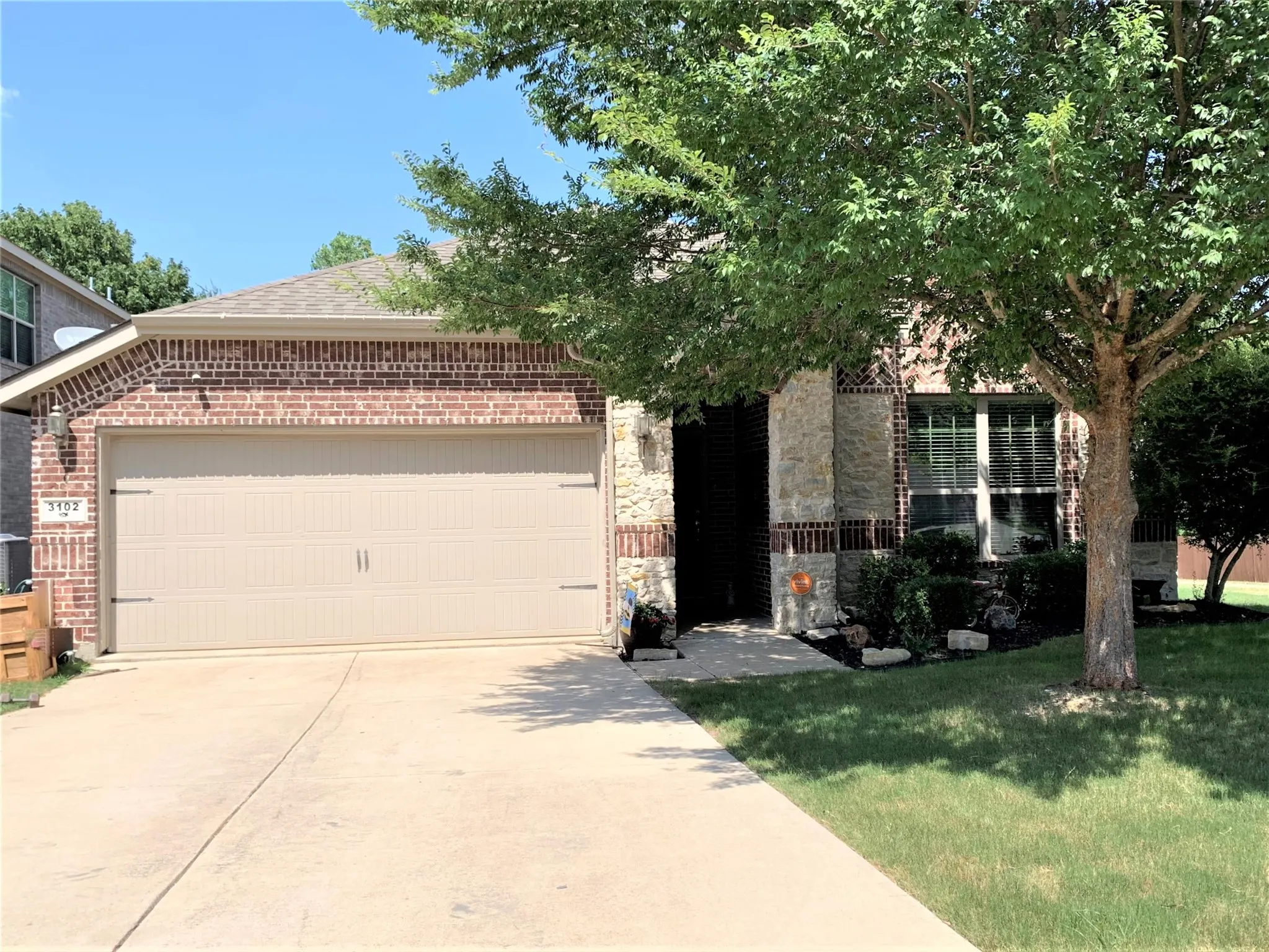 Single Family Residence For Rent in Collin County , 3102 Whispering Pine Boulevard, Melissa, Texas 75454, 3 Bedroom, 2 Bathroom, 2 Garage spaces, 1,718 Sqft, built in 2013, mls#21376891, Real Estate Agent in Melissa, Homes For Rent in Collin county, Homes For Rent in Melissa, Realtor in Melissa Texas, Real Estate Brokerage Independent Realty Texas, Luminita Cordes Realtor