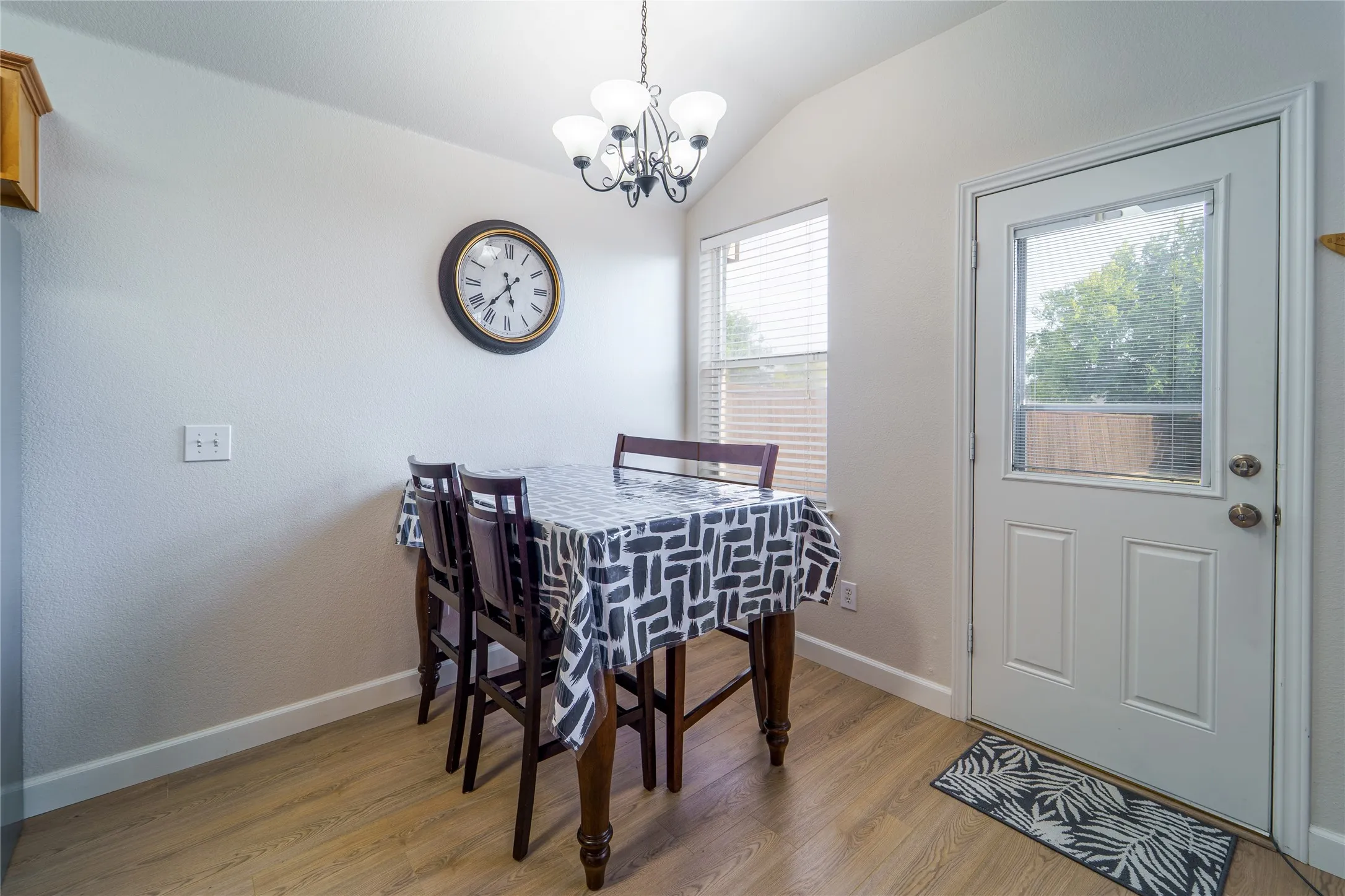 Single Family Residence For Sale in Collin County , 210 Lake Wichita Drive, Wylie, Texas 75098, 3 Bedroom, 2 Bathroom, 2 Garage spaces, 1,234 Sqft, built in 2001, mls#21376939, Real Estate Agent in Wylie, Homes For Sale in Collin county, Homes For Sale in Wylie, Realtor in Wylie Texas, Real Estate Brokerage Independent Realty Texas, Luminita Cordes Realtor