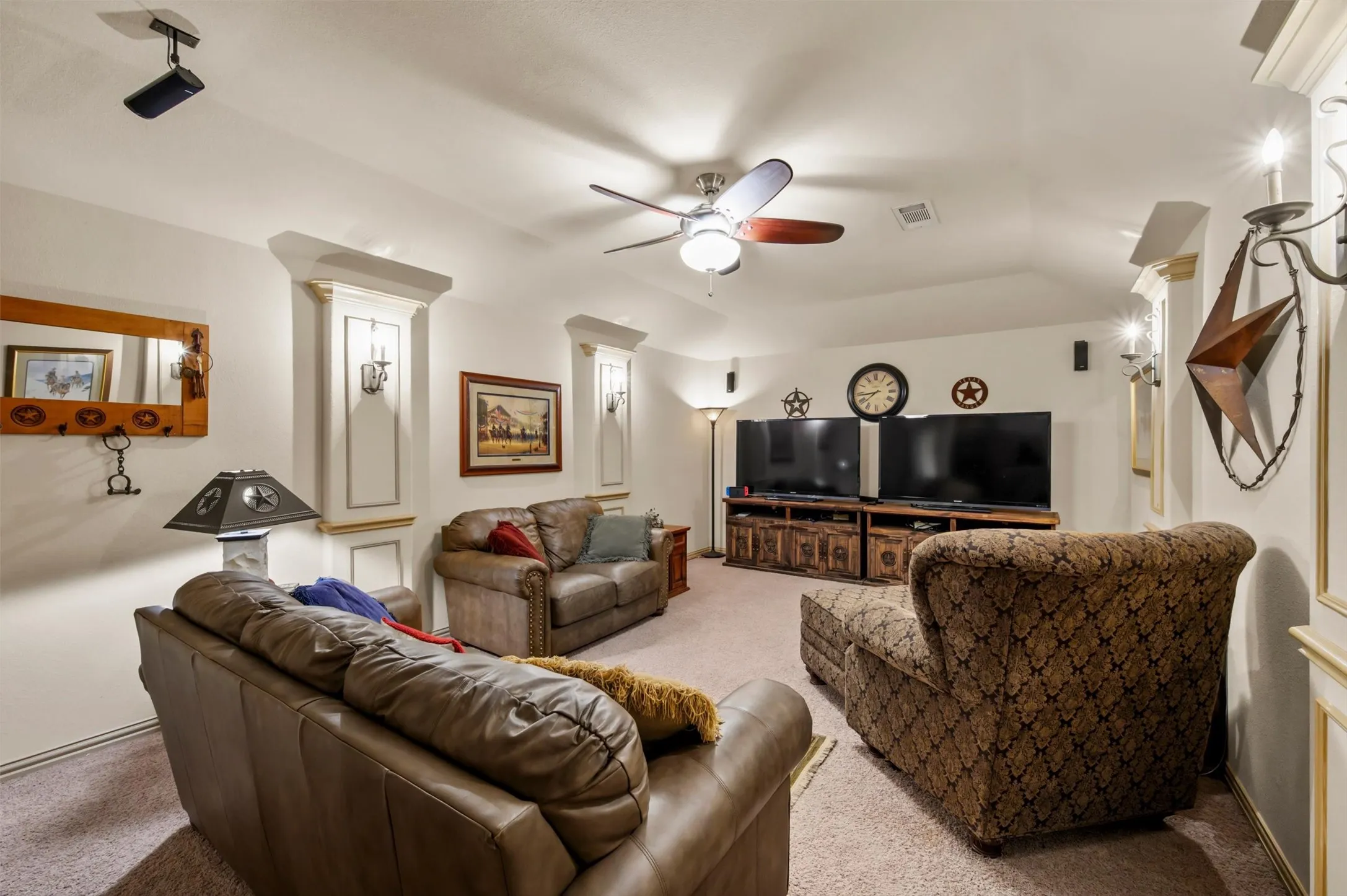 Single Family Residence For Sale in Denton County , 1480 Bristol Lane, Lewisville, Texas 75077, 3 Bedroom, 3 Bathroom, 2 Garage spaces, 2,386 Sqft, built in 2006, mls#21375759, Real Estate Agent in Lewisville, Homes For Sale in Denton county, Homes For Sale in Lewisville, Realtor in Lewisville Texas, Real Estate Brokerage Independent Realty Texas, Luminita Cordes Realtor