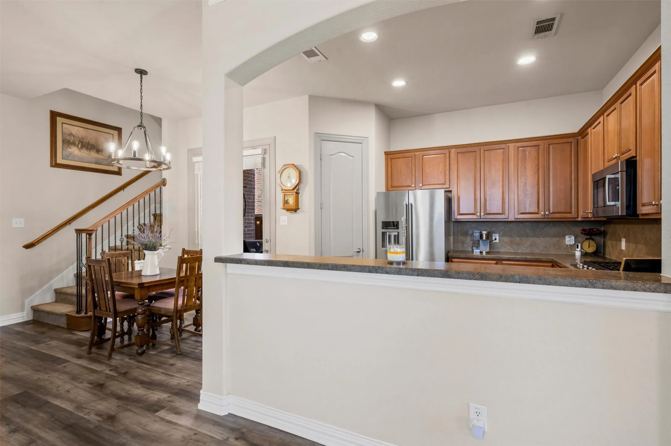 Single Family Residence For Sale in Denton County , 1480 Bristol Lane, Lewisville, Texas 75077, 3 Bedroom, 3 Bathroom, 2 Garage spaces, 2,386 Sqft, built in 2006, mls#21375759, Real Estate Agent in Lewisville, Homes For Sale in Denton county, Homes For Sale in Lewisville, Realtor in Lewisville Texas, Real Estate Brokerage Independent Realty Texas, Luminita Cordes Realtor
