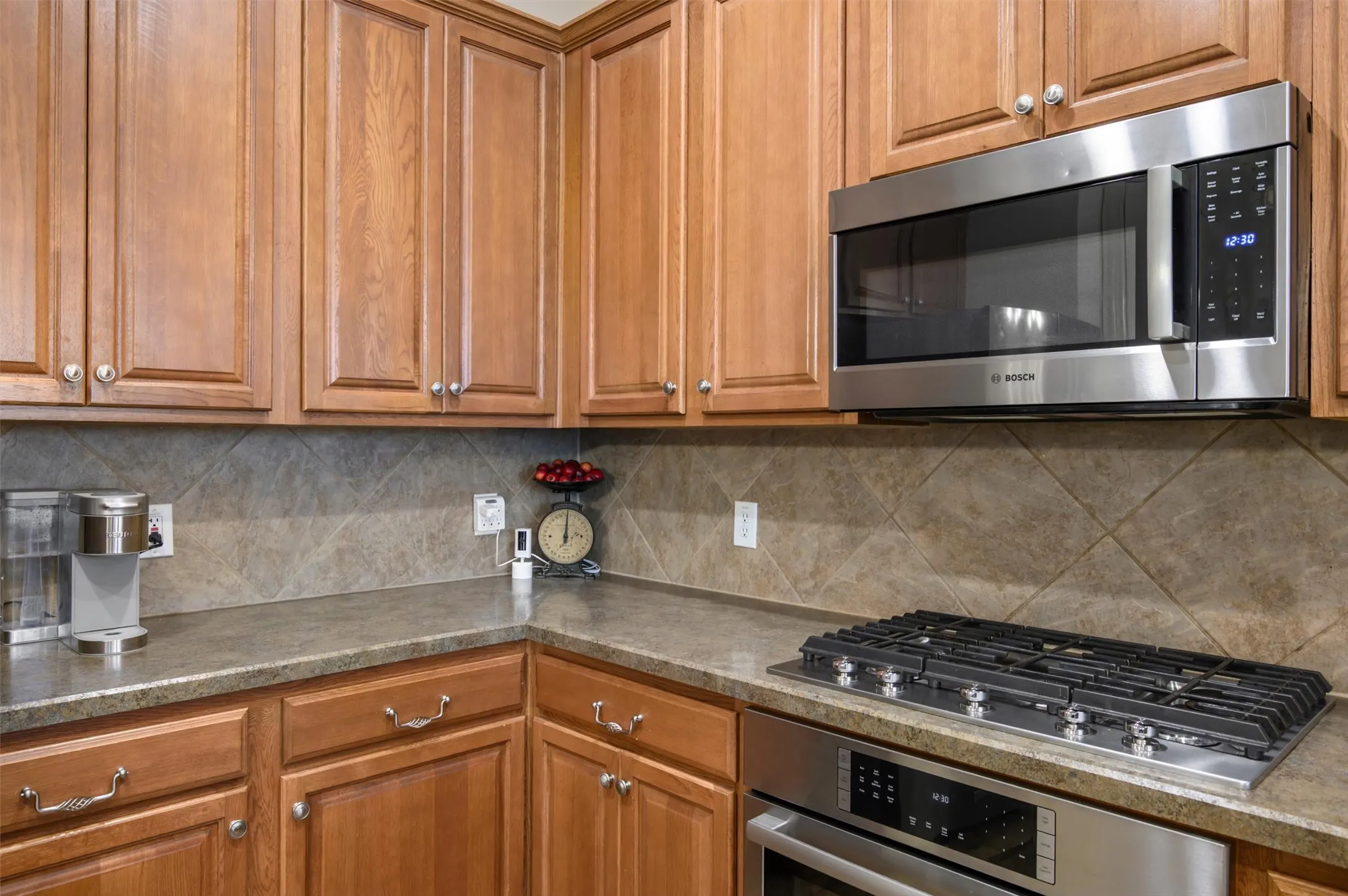 Single Family Residence For Sale in Denton County , 1480 Bristol Lane, Lewisville, Texas 75077, 3 Bedroom, 3 Bathroom, 2 Garage spaces, 2,386 Sqft, built in 2006, mls#21375759, Real Estate Agent in Lewisville, Homes For Sale in Denton county, Homes For Sale in Lewisville, Realtor in Lewisville Texas, Real Estate Brokerage Independent Realty Texas, Luminita Cordes Realtor
