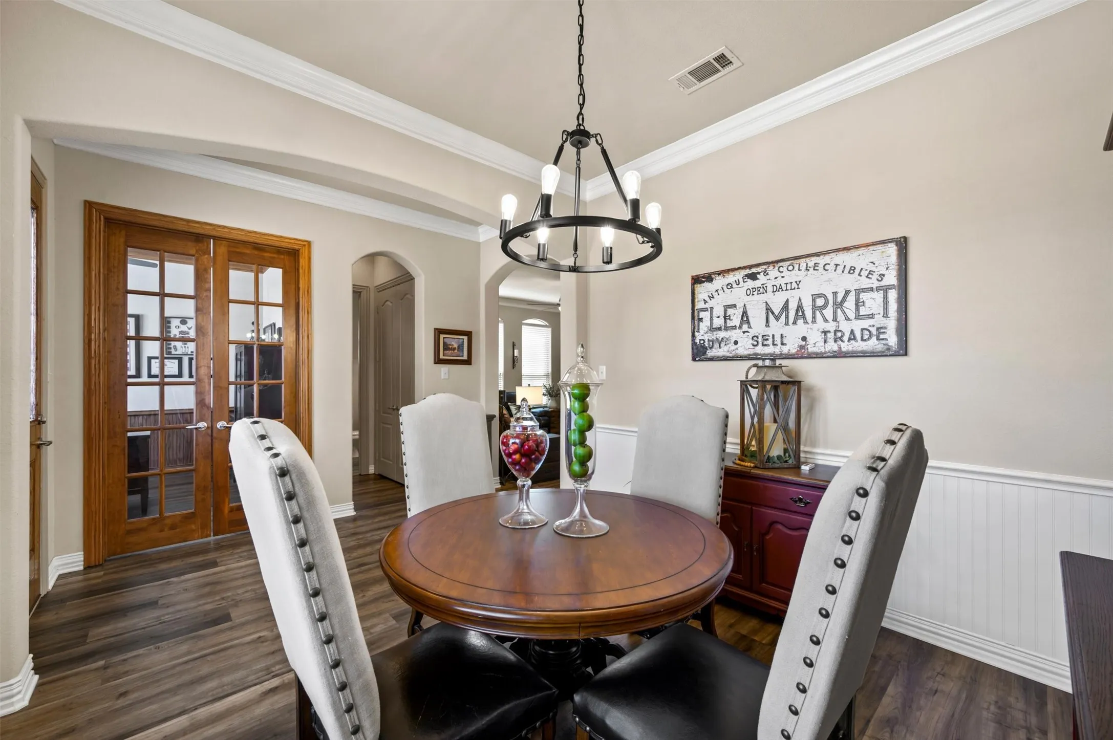 Single Family Residence For Sale in Denton County , 1480 Bristol Lane, Lewisville, Texas 75077, 3 Bedroom, 3 Bathroom, 2 Garage spaces, 2,386 Sqft, built in 2006, mls#21375759, Real Estate Agent in Lewisville, Homes For Sale in Denton county, Homes For Sale in Lewisville, Realtor in Lewisville Texas, Real Estate Brokerage Independent Realty Texas, Luminita Cordes Realtor