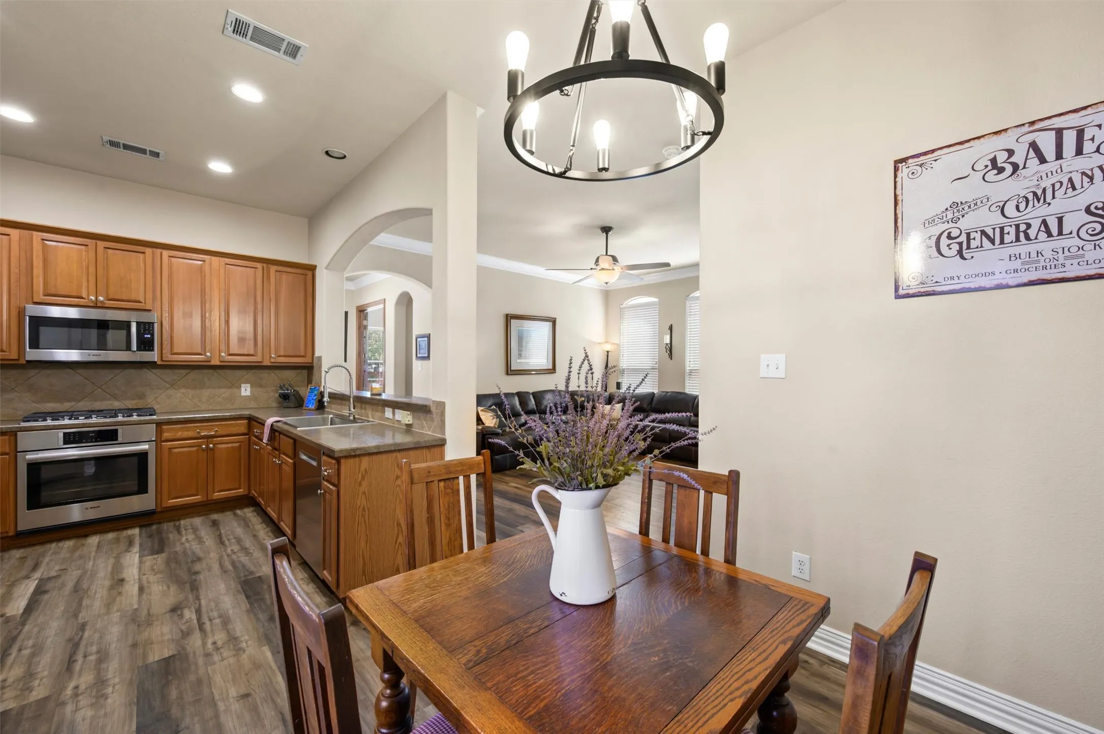 Single Family Residence For Sale in Denton County , 1480 Bristol Lane, Lewisville, Texas 75077, 3 Bedroom, 3 Bathroom, 2 Garage spaces, 2,386 Sqft, built in 2006, mls#21375759, Real Estate Agent in Lewisville, Homes For Sale in Denton county, Homes For Sale in Lewisville, Realtor in Lewisville Texas, Real Estate Brokerage Independent Realty Texas, Luminita Cordes Realtor