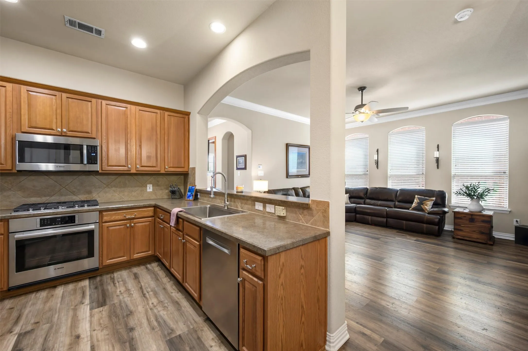 Single Family Residence For Sale in Denton County , 1480 Bristol Lane, Lewisville, Texas 75077, 3 Bedroom, 3 Bathroom, 2 Garage spaces, 2,386 Sqft, built in 2006, mls#21375759, Real Estate Agent in Lewisville, Homes For Sale in Denton county, Homes For Sale in Lewisville, Realtor in Lewisville Texas, Real Estate Brokerage Independent Realty Texas, Luminita Cordes Realtor