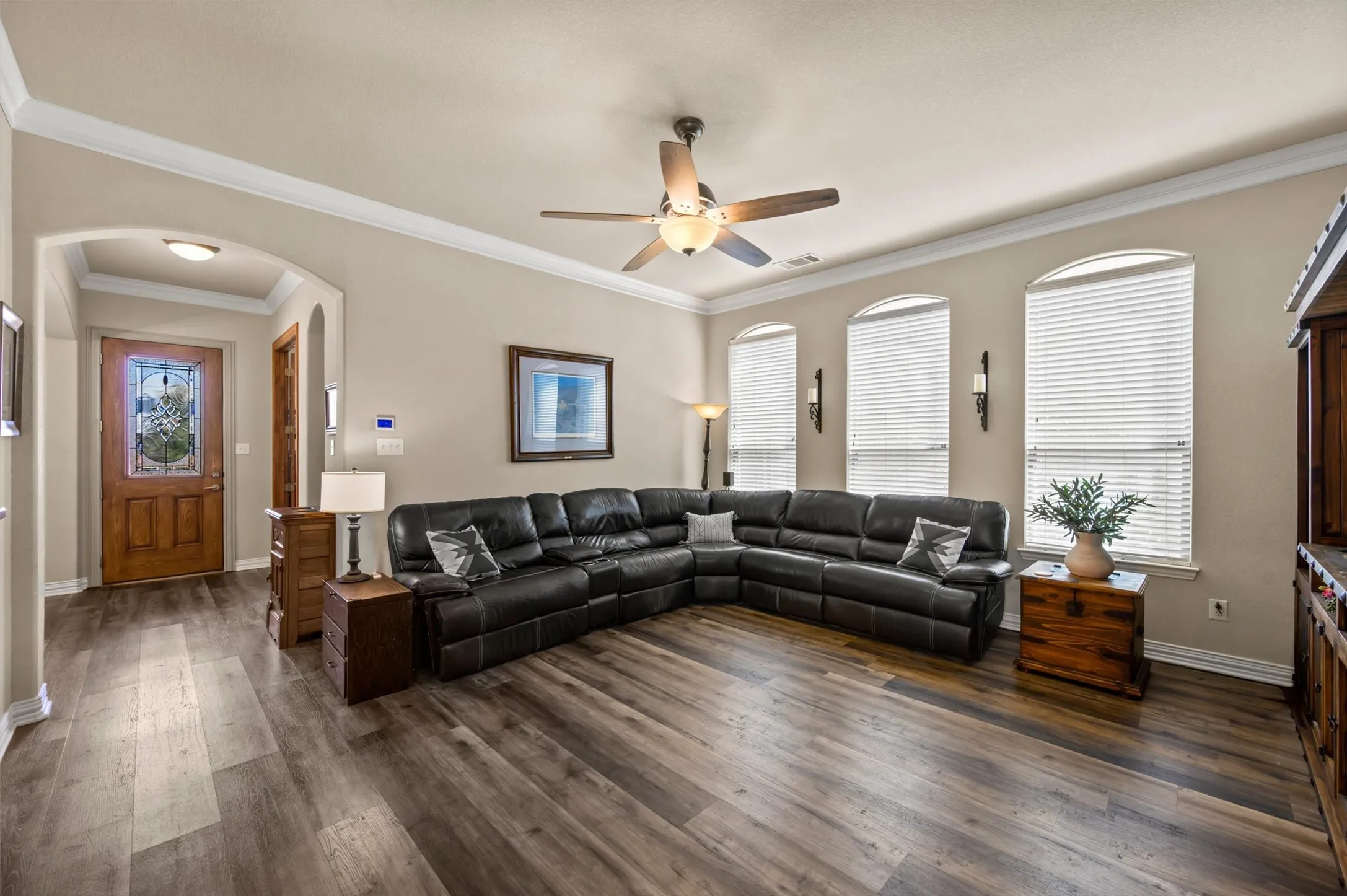 Single Family Residence For Sale in Denton County , 1480 Bristol Lane, Lewisville, Texas 75077, 3 Bedroom, 3 Bathroom, 2 Garage spaces, 2,386 Sqft, built in 2006, mls#21375759, Real Estate Agent in Lewisville, Homes For Sale in Denton county, Homes For Sale in Lewisville, Realtor in Lewisville Texas, Real Estate Brokerage Independent Realty Texas, Luminita Cordes Realtor