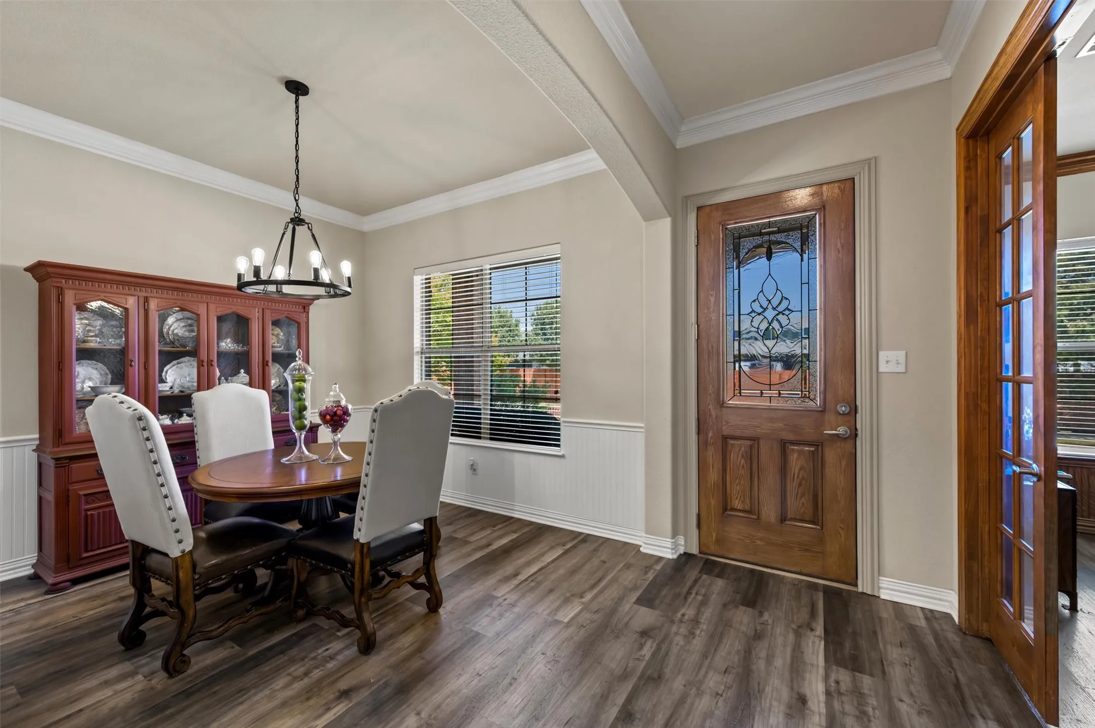 Single Family Residence For Sale in Denton County , 1480 Bristol Lane, Lewisville, Texas 75077, 3 Bedroom, 3 Bathroom, 2 Garage spaces, 2,386 Sqft, built in 2006, mls#21375759, Real Estate Agent in Lewisville, Homes For Sale in Denton county, Homes For Sale in Lewisville, Realtor in Lewisville Texas, Real Estate Brokerage Independent Realty Texas, Luminita Cordes Realtor