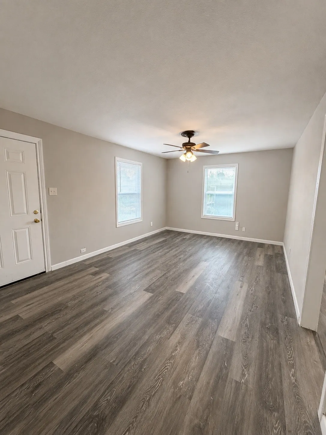 Single Family Residence For Sale in Tarrant County , 2801 Burchill Road S, Fort Worth, Texas 76105, 2 Bedroom, 1 Bathroom, 1 Garage spaces, 710 Sqft, built in 1948, mls#21376941, Real Estate Agent in Fort Worth, Homes For Sale in Tarrant county, Homes For Sale in Fort Worth, Realtor in Fort Worth Texas, Real Estate Brokerage Independent Realty Texas, Luminita Cordes Realtor