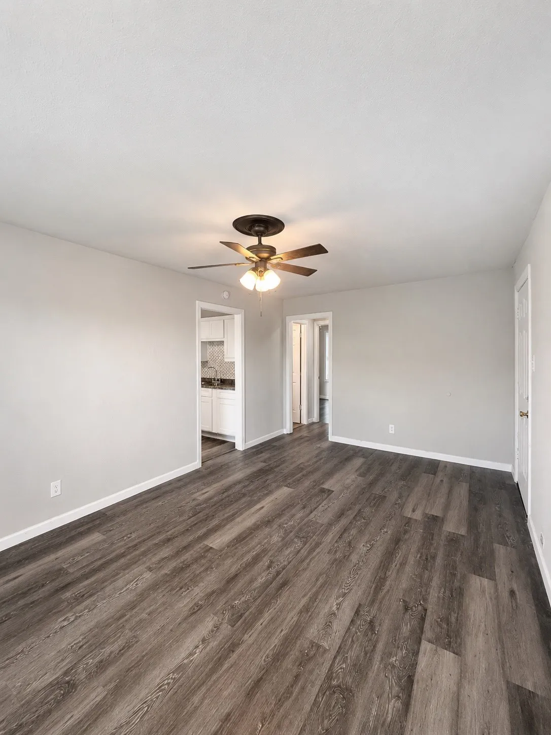 Single Family Residence For Sale in Tarrant County , 2801 Burchill Road S, Fort Worth, Texas 76105, 2 Bedroom, 1 Bathroom, 1 Garage spaces, 710 Sqft, built in 1948, mls#21376941, Real Estate Agent in Fort Worth, Homes For Sale in Tarrant county, Homes For Sale in Fort Worth, Realtor in Fort Worth Texas, Real Estate Brokerage Independent Realty Texas, Luminita Cordes Realtor