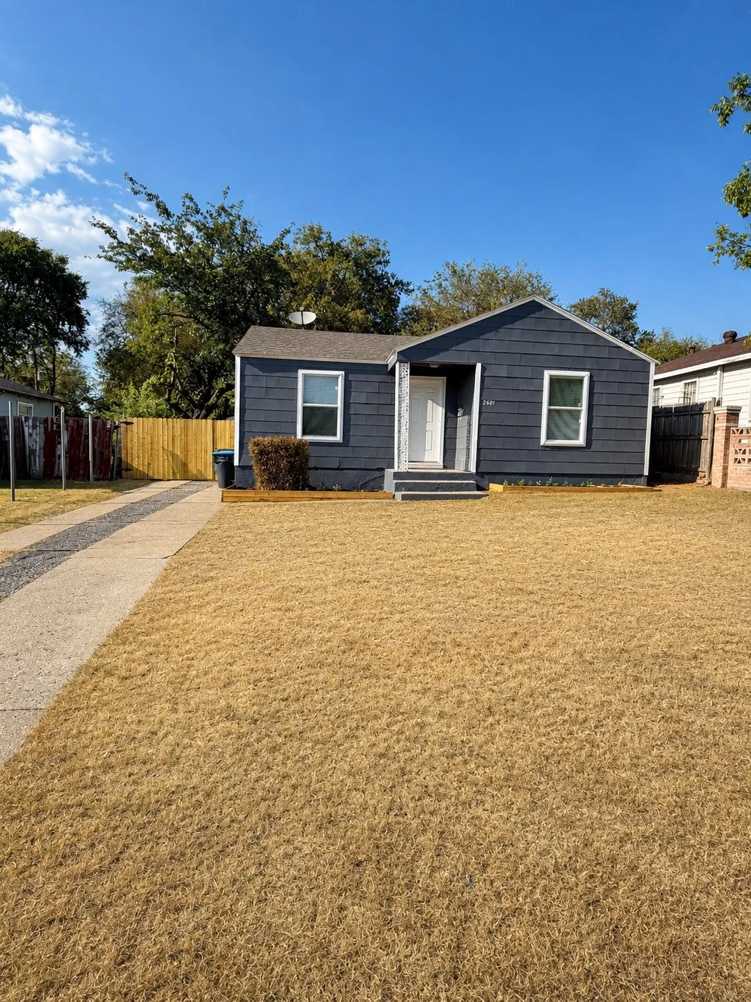 Single Family Residence For Sale in Tarrant County , 2801 Burchill Road S, Fort Worth, Texas 76105, 2 Bedroom, 1 Bathroom, 1 Garage spaces, 710 Sqft, built in 1948, mls#21376941, Real Estate Agent in Fort Worth, Homes For Sale in Tarrant county, Homes For Sale in Fort Worth, Realtor in Fort Worth Texas, Real Estate Brokerage Independent Realty Texas, Luminita Cordes Realtor