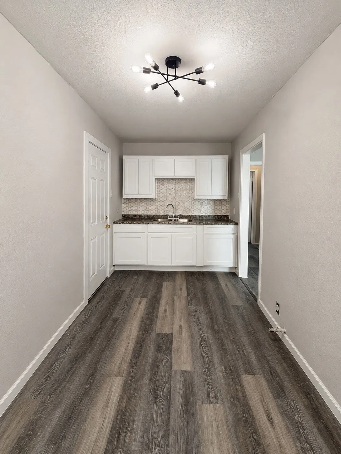 Single Family Residence For Sale in Tarrant County , 2801 Burchill Road S, Fort Worth, Texas 76105, 2 Bedroom, 1 Bathroom, 1 Garage spaces, 710 Sqft, built in 1948, mls#21376941, Real Estate Agent in Fort Worth, Homes For Sale in Tarrant county, Homes For Sale in Fort Worth, Realtor in Fort Worth Texas, Real Estate Brokerage Independent Realty Texas, Luminita Cordes Realtor