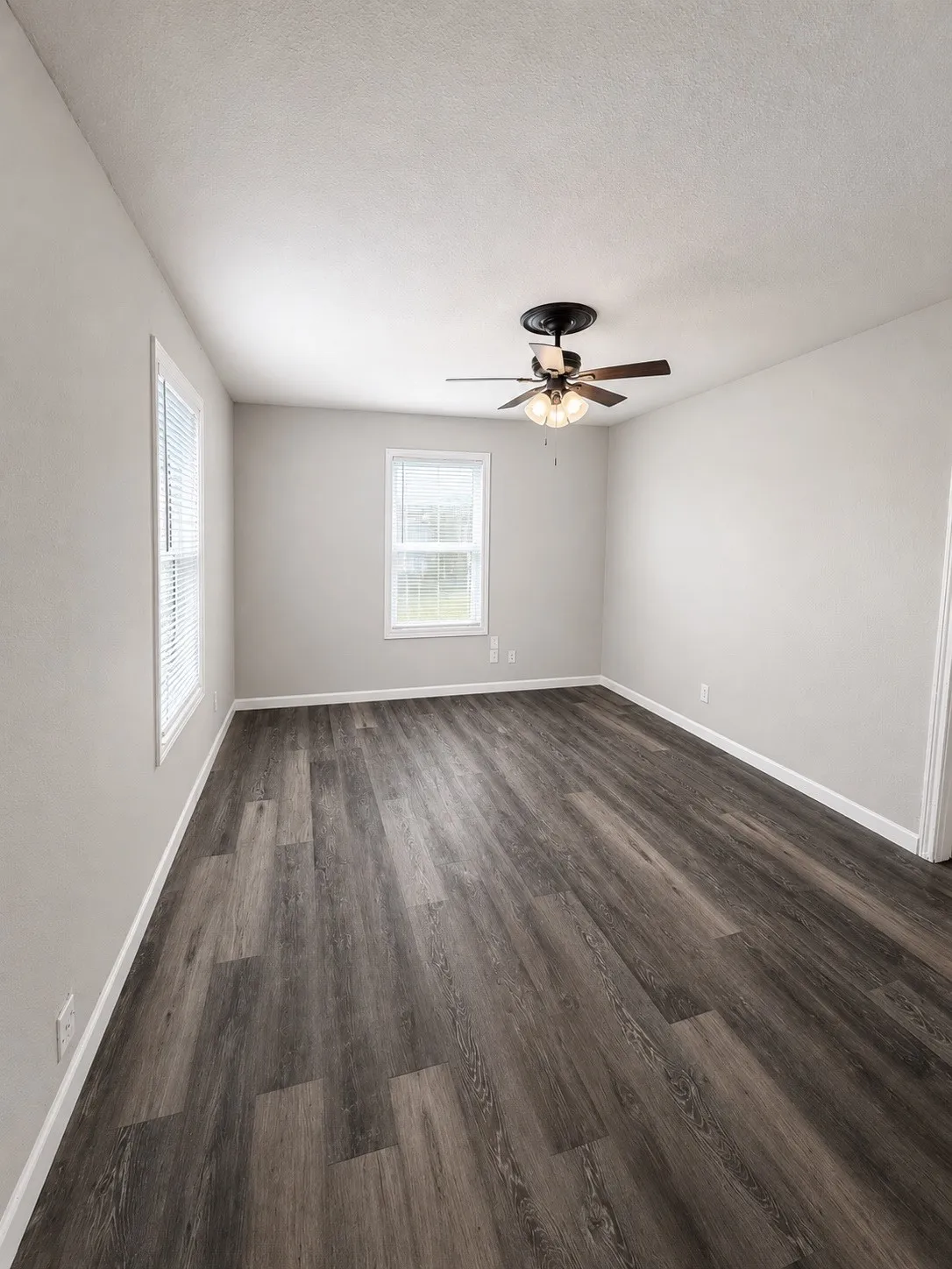 Single Family Residence For Sale in Tarrant County , 2801 Burchill Road S, Fort Worth, Texas 76105, 2 Bedroom, 1 Bathroom, 1 Garage spaces, 710 Sqft, built in 1948, mls#21376941, Real Estate Agent in Fort Worth, Homes For Sale in Tarrant county, Homes For Sale in Fort Worth, Realtor in Fort Worth Texas, Real Estate Brokerage Independent Realty Texas, Luminita Cordes Realtor