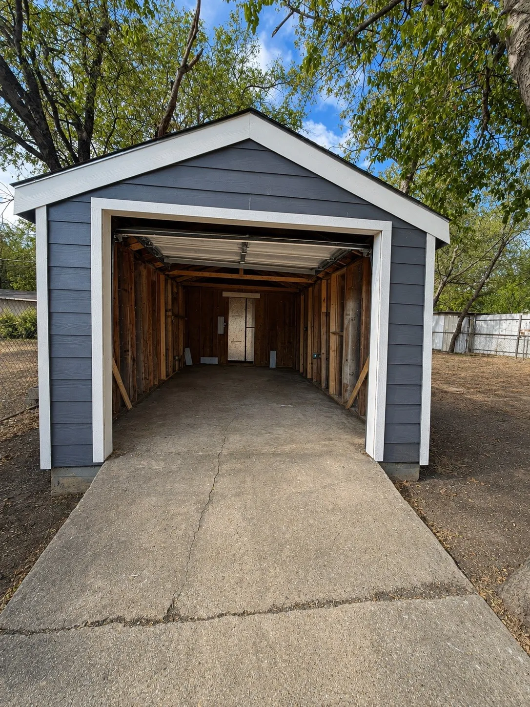 Single Family Residence For Sale in Tarrant County , 2801 Burchill Road S, Fort Worth, Texas 76105, 2 Bedroom, 1 Bathroom, 1 Garage spaces, 710 Sqft, built in 1948, mls#21376941, Real Estate Agent in Fort Worth, Homes For Sale in Tarrant county, Homes For Sale in Fort Worth, Realtor in Fort Worth Texas, Real Estate Brokerage Independent Realty Texas, Luminita Cordes Realtor