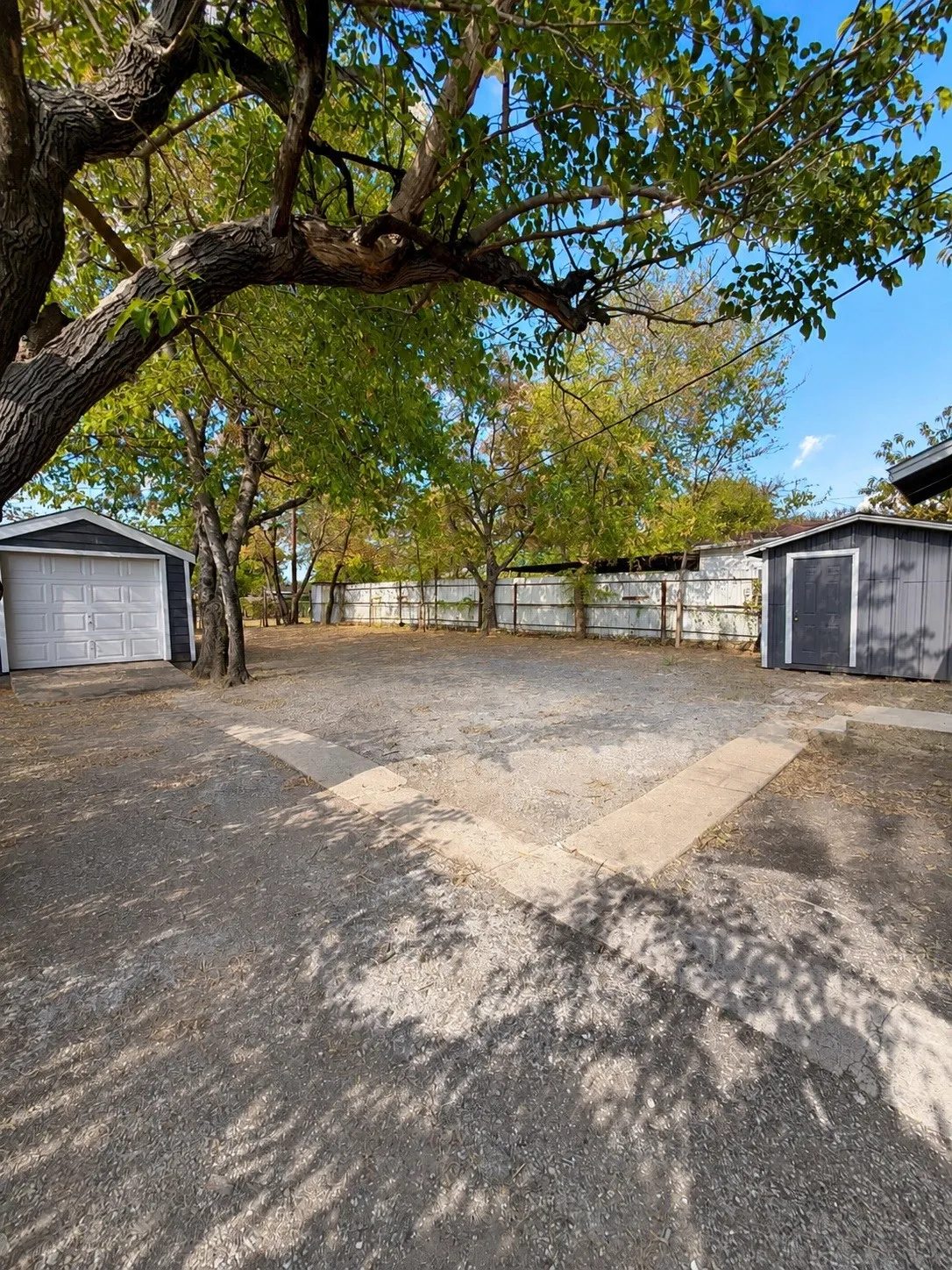 Single Family Residence For Sale in Tarrant County , 2801 Burchill Road S, Fort Worth, Texas 76105, 2 Bedroom, 1 Bathroom, 1 Garage spaces, 710 Sqft, built in 1948, mls#21376941, Real Estate Agent in Fort Worth, Homes For Sale in Tarrant county, Homes For Sale in Fort Worth, Realtor in Fort Worth Texas, Real Estate Brokerage Independent Realty Texas, Luminita Cordes Realtor
