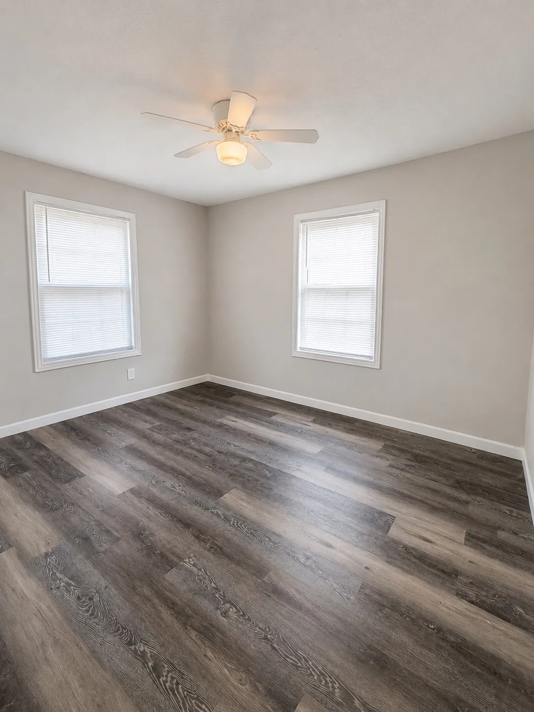 Single Family Residence For Sale in Tarrant County , 2801 Burchill Road S, Fort Worth, Texas 76105, 2 Bedroom, 1 Bathroom, 1 Garage spaces, 710 Sqft, built in 1948, mls#21376941, Real Estate Agent in Fort Worth, Homes For Sale in Tarrant county, Homes For Sale in Fort Worth, Realtor in Fort Worth Texas, Real Estate Brokerage Independent Realty Texas, Luminita Cordes Realtor