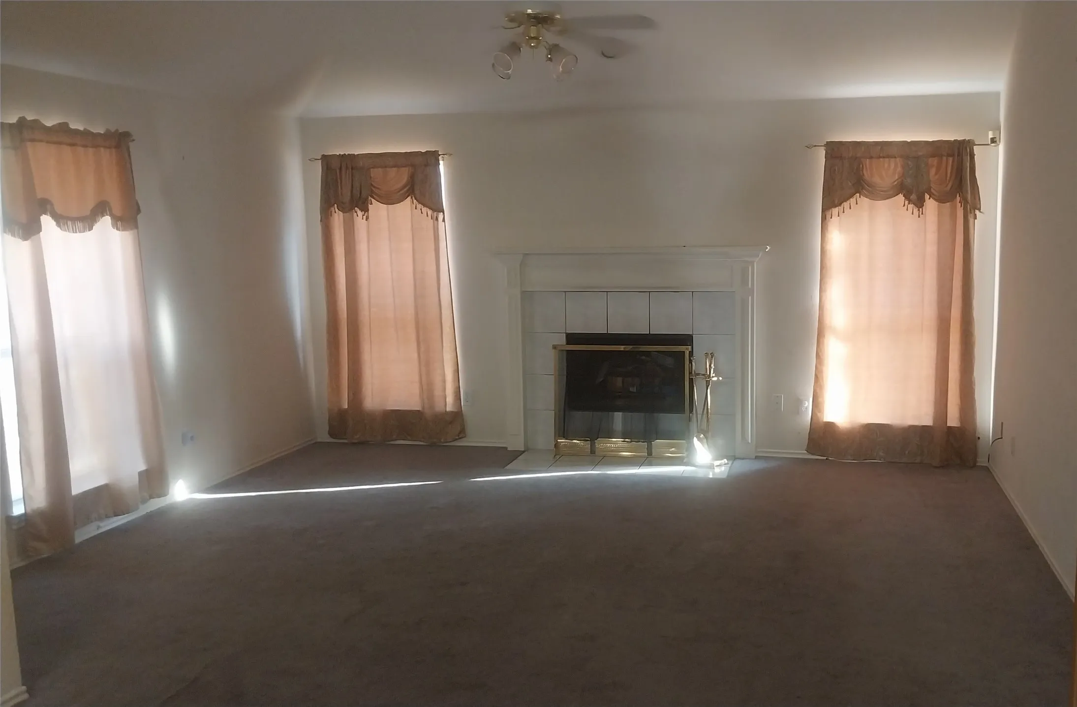 Single Family Residence For Sale in Dallas County , 1146 Oak Park Drive, Dallas, Texas 75232, 4 Bedroom, 3 Bathroom, 2 Garage spaces, 2,127 Sqft, built in 1994, mls#21376942, Real Estate Agent in Dallas, Homes For Sale in Dallas county, Homes For Sale in Dallas, Realtor in Dallas Texas, Real Estate Brokerage Independent Realty Texas, Luminita Cordes Realtor