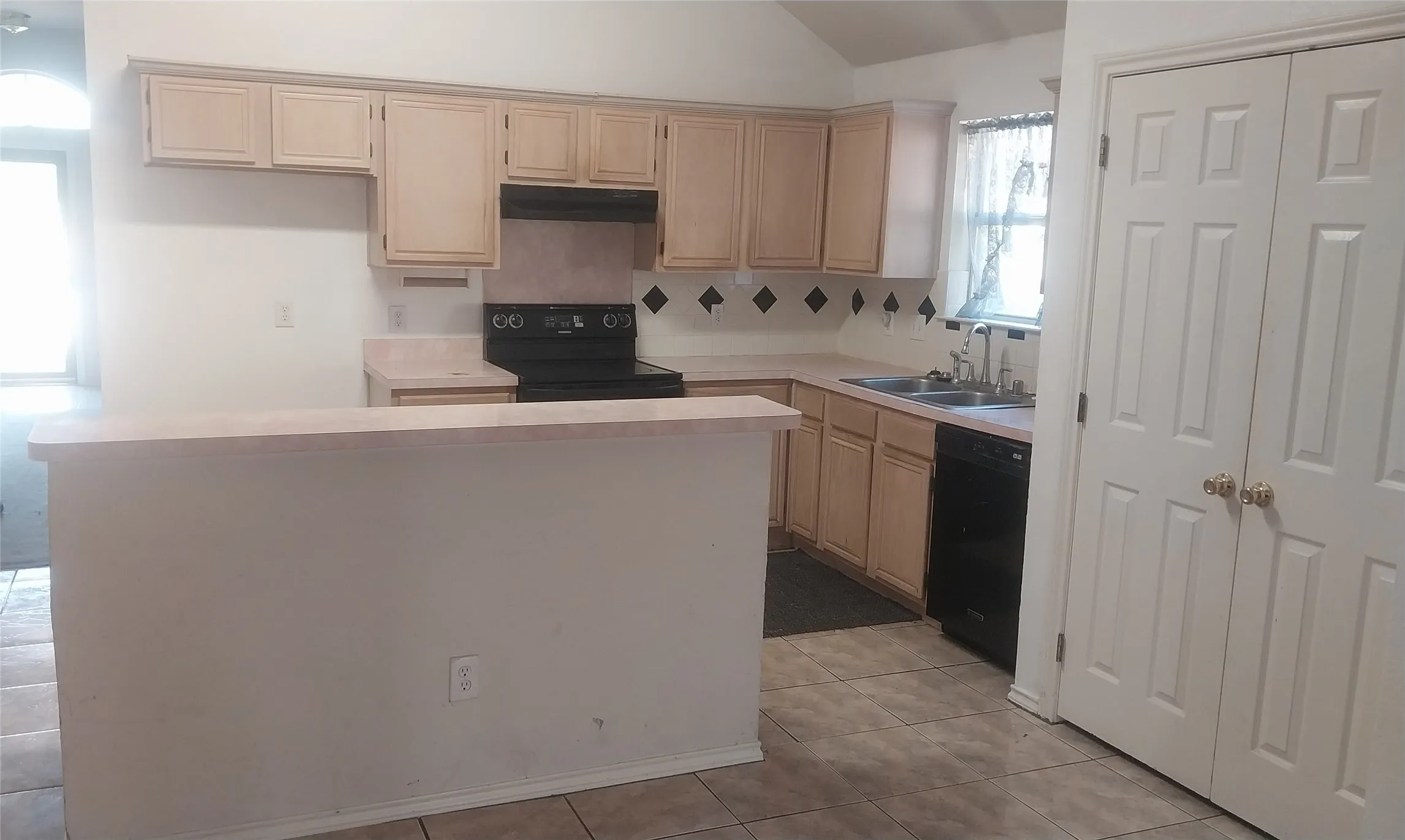 Single Family Residence For Sale in Dallas County , 1146 Oak Park Drive, Dallas, Texas 75232, 4 Bedroom, 3 Bathroom, 2 Garage spaces, 2,127 Sqft, built in 1994, mls#21376942, Real Estate Agent in Dallas, Homes For Sale in Dallas county, Homes For Sale in Dallas, Realtor in Dallas Texas, Real Estate Brokerage Independent Realty Texas, Luminita Cordes Realtor