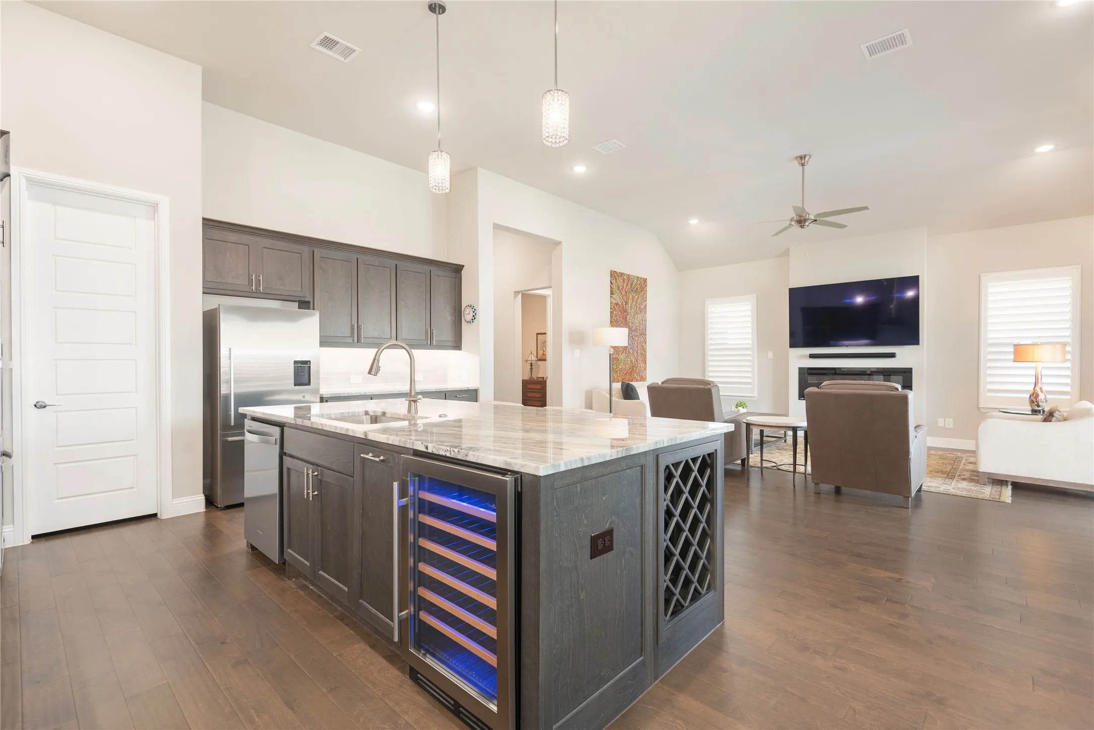 Single Family Residence For Sale in Collin County , 1012 Terra Vista Drive, Allen, Texas 75013, 3 Bedroom, 3 Bathroom, 2 Garage spaces, 2,589 Sqft, built in 2022, mls#21373363, Real Estate Agent in Allen, Homes For Sale in Collin county, Homes For Sale in Allen, Realtor in Allen Texas, Real Estate Brokerage Independent Realty Texas, Luminita Cordes Realtor