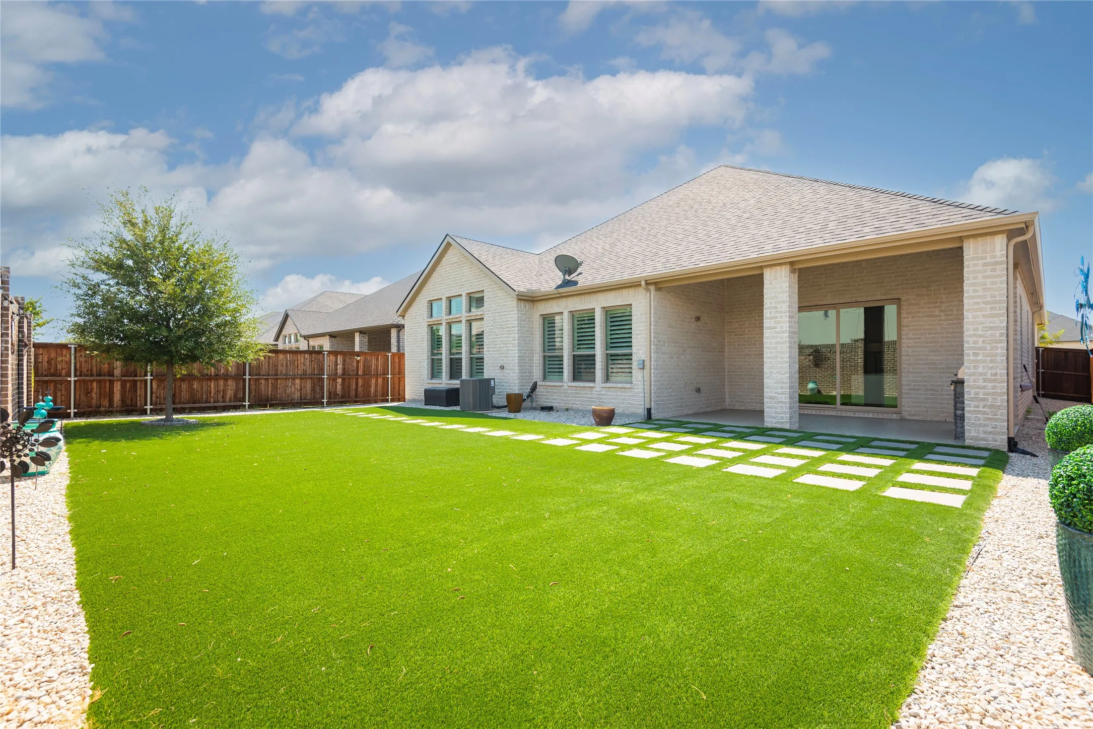 Single Family Residence For Sale in Collin County , 1012 Terra Vista Drive, Allen, Texas 75013, 3 Bedroom, 3 Bathroom, 2 Garage spaces, 2,589 Sqft, built in 2022, mls#21373363, Real Estate Agent in Allen, Homes For Sale in Collin county, Homes For Sale in Allen, Realtor in Allen Texas, Real Estate Brokerage Independent Realty Texas, Luminita Cordes Realtor