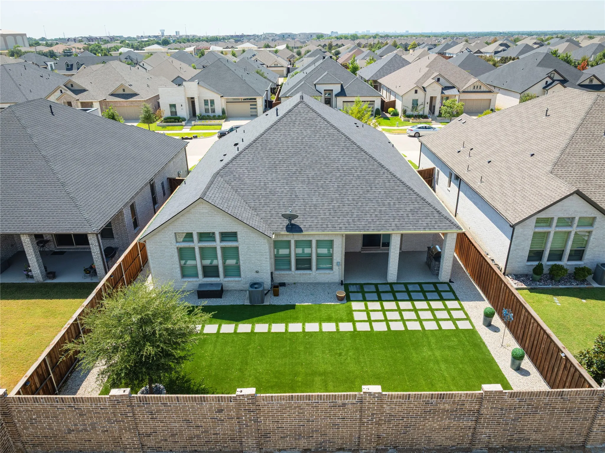 Single Family Residence For Sale in Collin County , 1012 Terra Vista Drive, Allen, Texas 75013, 3 Bedroom, 3 Bathroom, 2 Garage spaces, 2,589 Sqft, built in 2022, mls#21373363, Real Estate Agent in Allen, Homes For Sale in Collin county, Homes For Sale in Allen, Realtor in Allen Texas, Real Estate Brokerage Independent Realty Texas, Luminita Cordes Realtor