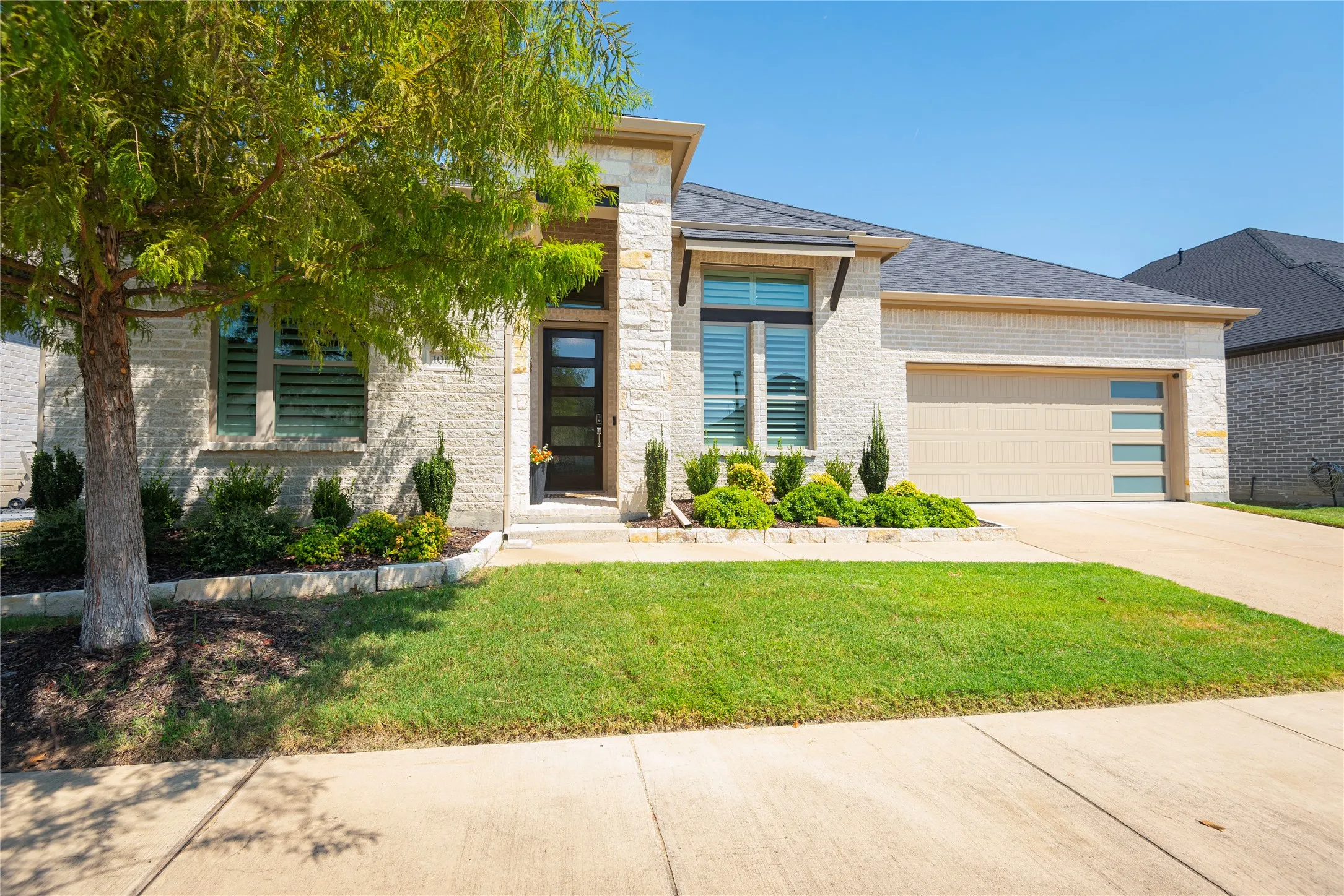 Single Family Residence For Sale in Collin County , 1012 Terra Vista Drive, Allen, Texas 75013, 3 Bedroom, 3 Bathroom, 2 Garage spaces, 2,589 Sqft, built in 2022, mls#21373363, Real Estate Agent in Allen, Homes For Sale in Collin county, Homes For Sale in Allen, Realtor in Allen Texas, Real Estate Brokerage Independent Realty Texas, Luminita Cordes Realtor