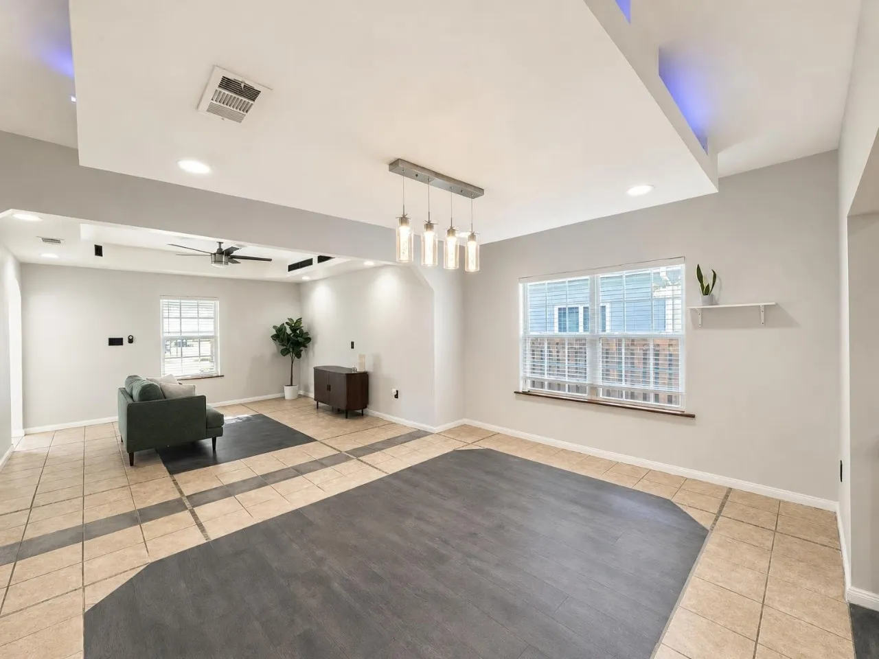 Single Family Residence For Sale in Grayson County , 1601 S Travis Street, Sherman, Texas 75090, 3 Bedroom, 2 Bathroom, 2 Garage spaces, 1,326 Sqft, built in 1910, mls#21373767, Real Estate Agent in Sherman, Homes For Sale in Grayson county, Homes For Sale in Sherman, Realtor in Sherman Texas, Real Estate Brokerage Independent Realty Texas, Luminita Cordes Realtor