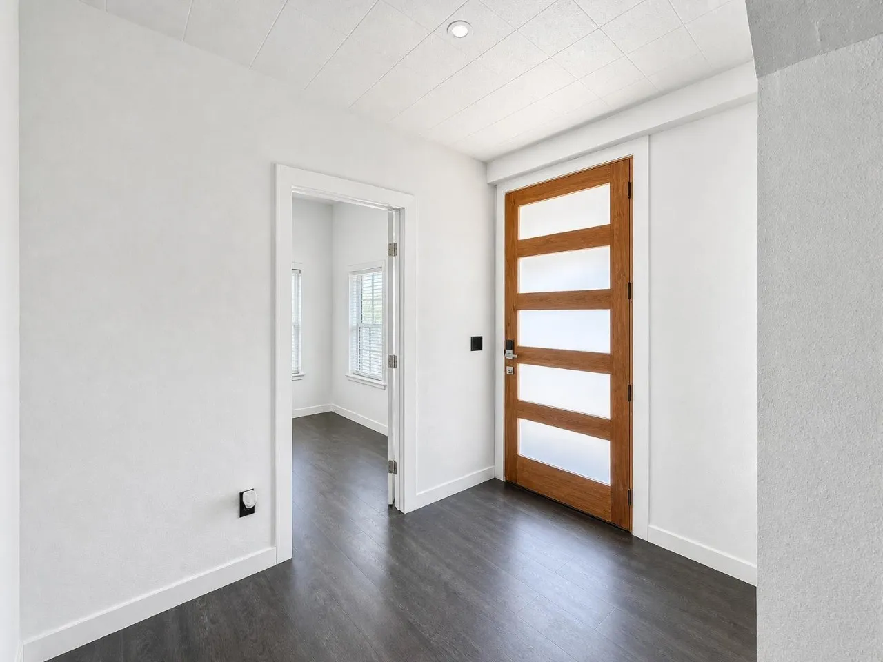 Single Family Residence For Sale in Grayson County , 1601 S Travis Street, Sherman, Texas 75090, 3 Bedroom, 2 Bathroom, 2 Garage spaces, 1,326 Sqft, built in 1910, mls#21373767, Real Estate Agent in Sherman, Homes For Sale in Grayson county, Homes For Sale in Sherman, Realtor in Sherman Texas, Real Estate Brokerage Independent Realty Texas, Luminita Cordes Realtor