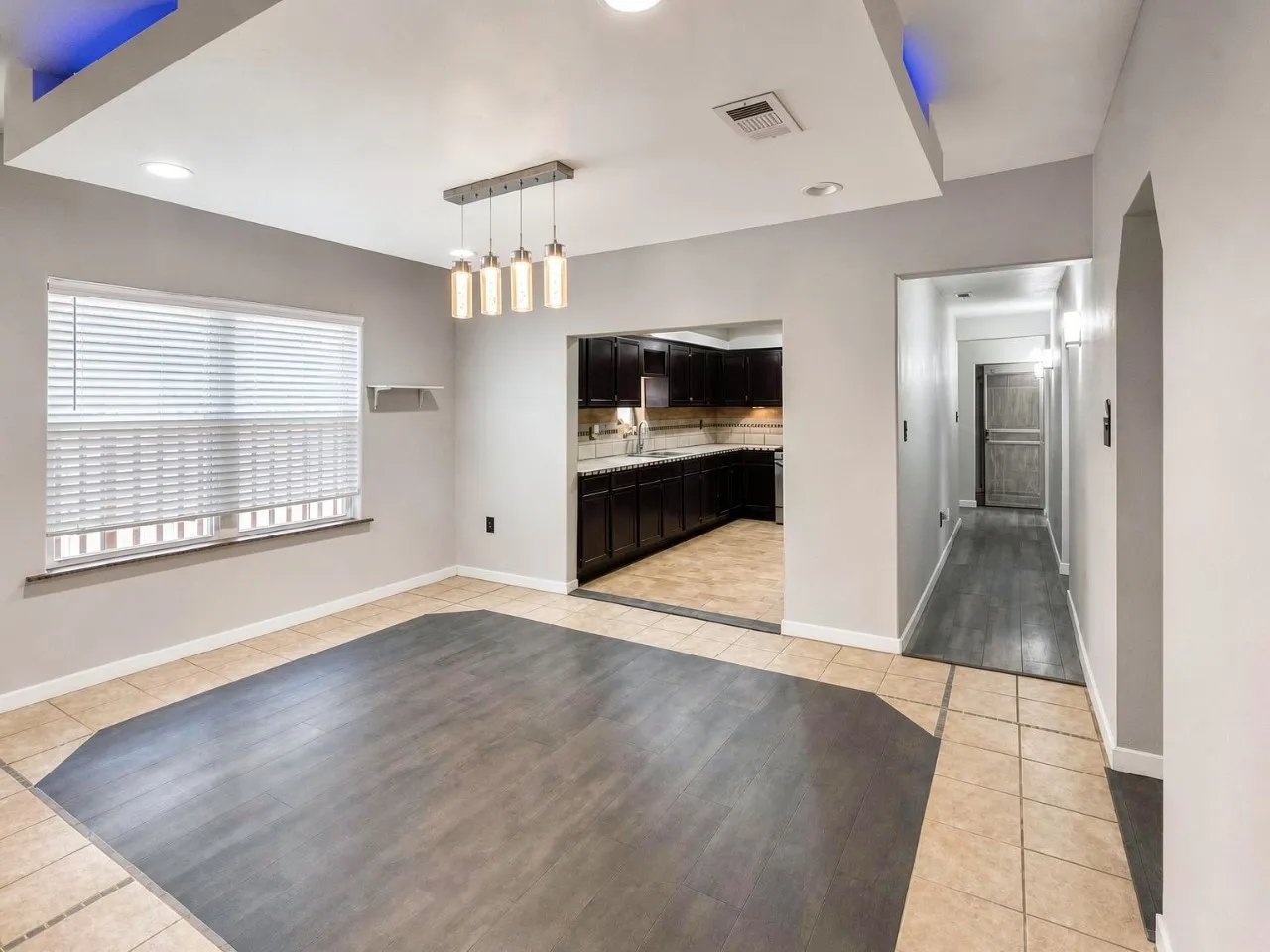 Single Family Residence For Sale in Grayson County , 1601 S Travis Street, Sherman, Texas 75090, 3 Bedroom, 2 Bathroom, 2 Garage spaces, 1,326 Sqft, built in 1910, mls#21373767, Real Estate Agent in Sherman, Homes For Sale in Grayson county, Homes For Sale in Sherman, Realtor in Sherman Texas, Real Estate Brokerage Independent Realty Texas, Luminita Cordes Realtor