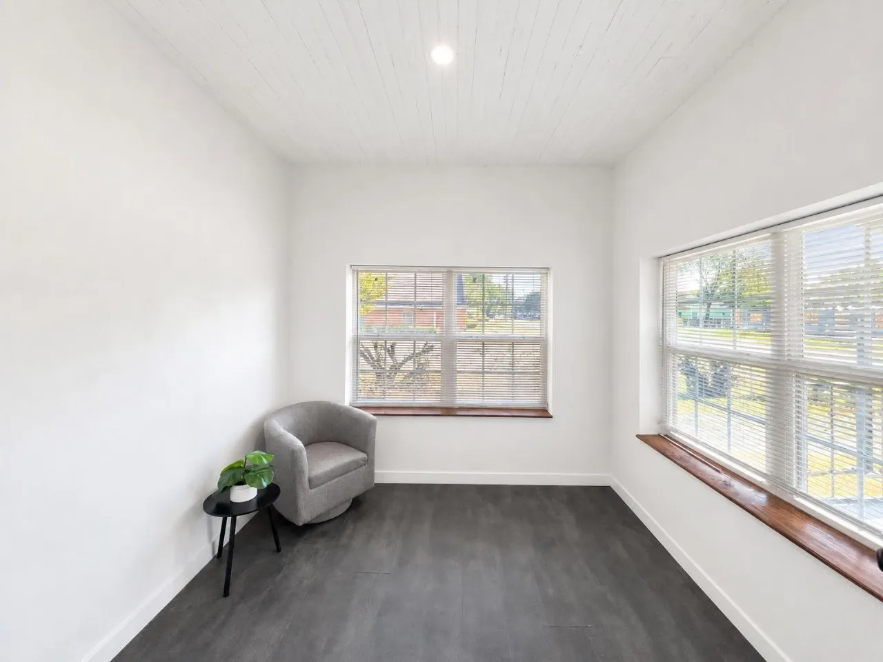 Single Family Residence For Sale in Grayson County , 1601 S Travis Street, Sherman, Texas 75090, 3 Bedroom, 2 Bathroom, 2 Garage spaces, 1,326 Sqft, built in 1910, mls#21373767, Real Estate Agent in Sherman, Homes For Sale in Grayson county, Homes For Sale in Sherman, Realtor in Sherman Texas, Real Estate Brokerage Independent Realty Texas, Luminita Cordes Realtor