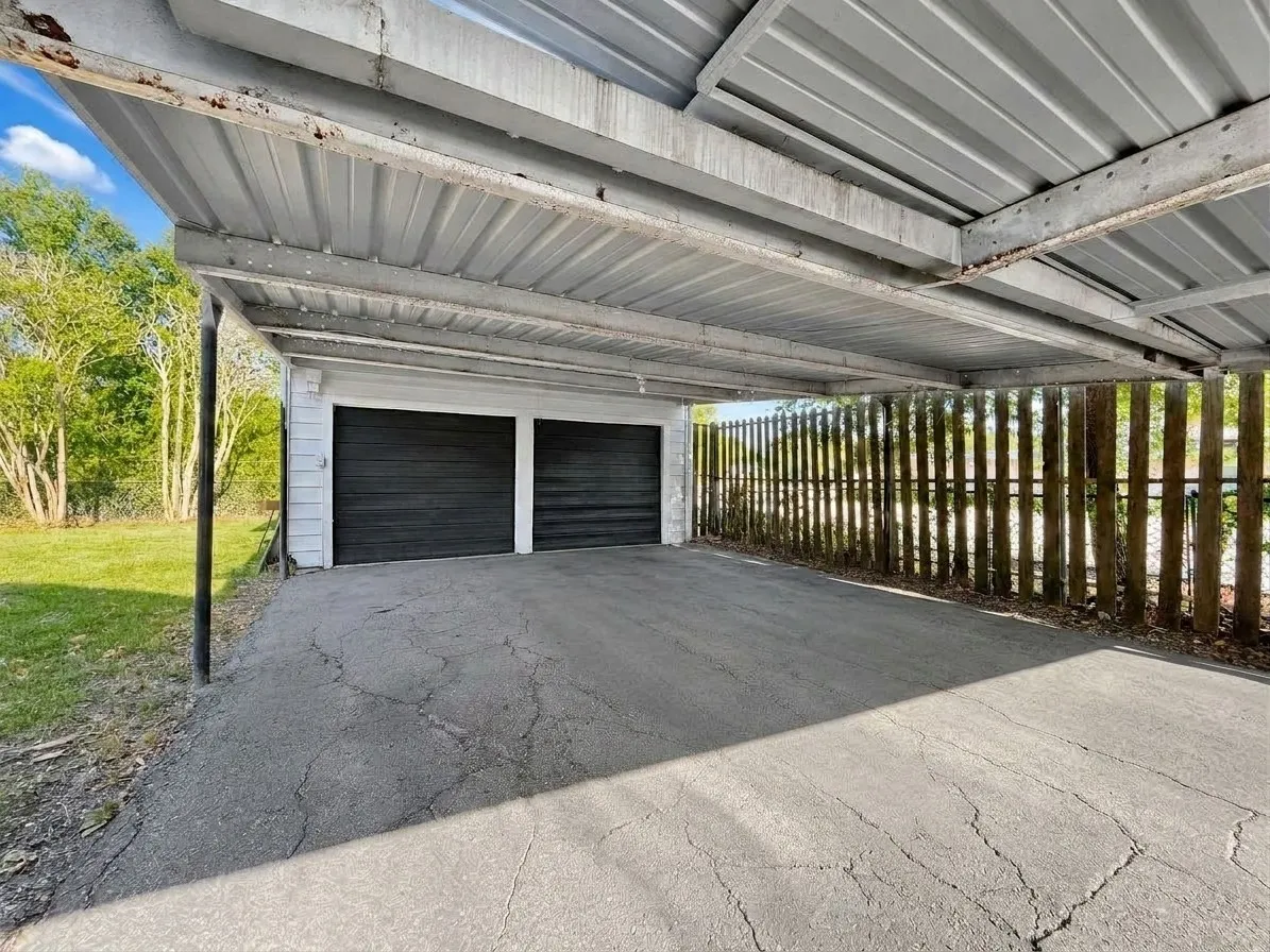 Single Family Residence For Sale in Grayson County , 1601 S Travis Street, Sherman, Texas 75090, 3 Bedroom, 2 Bathroom, 2 Garage spaces, 1,326 Sqft, built in 1910, mls#21373767, Real Estate Agent in Sherman, Homes For Sale in Grayson county, Homes For Sale in Sherman, Realtor in Sherman Texas, Real Estate Brokerage Independent Realty Texas, Luminita Cordes Realtor