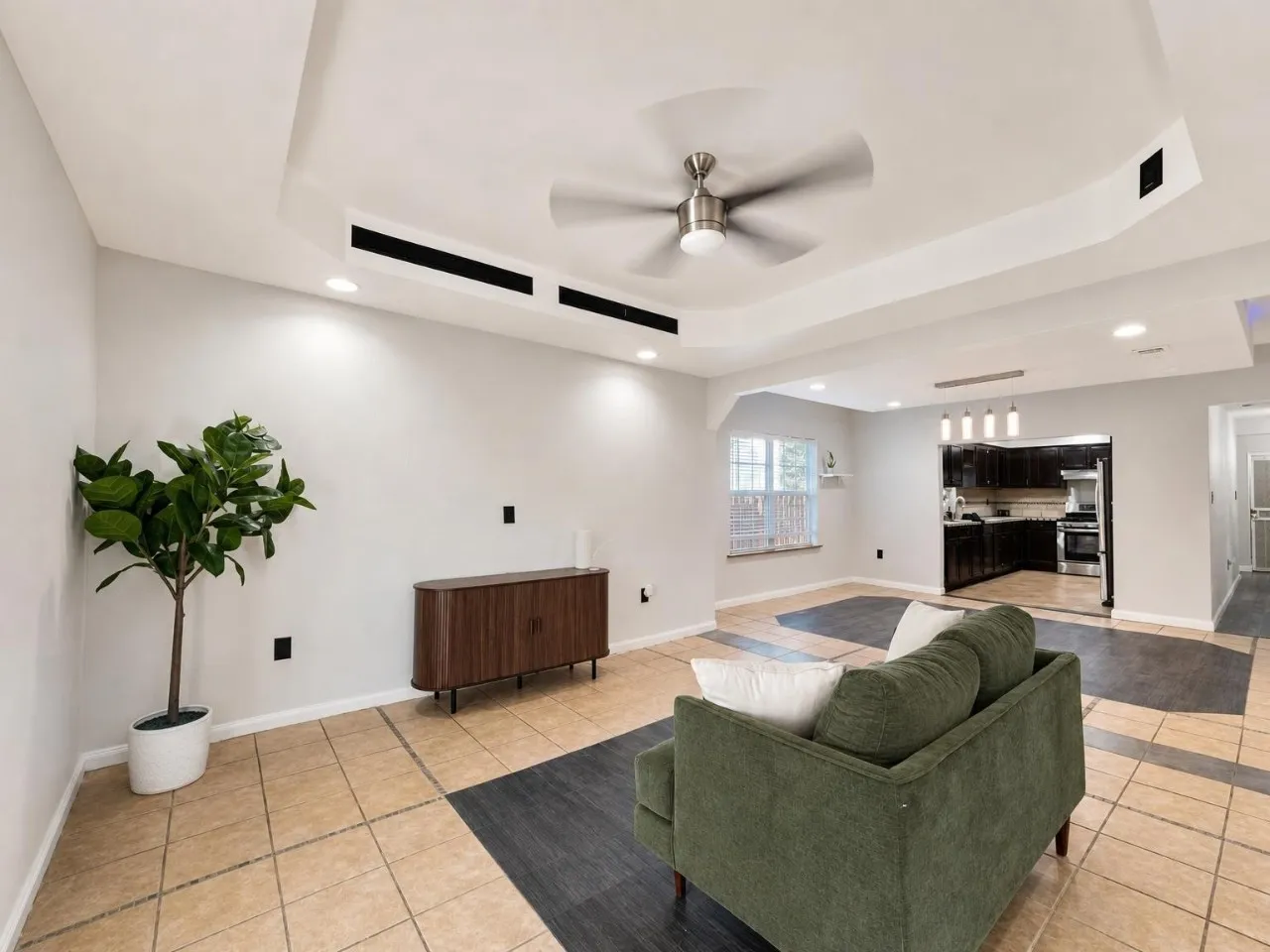 Single Family Residence For Sale in Grayson County , 1601 S Travis Street, Sherman, Texas 75090, 3 Bedroom, 2 Bathroom, 2 Garage spaces, 1,326 Sqft, built in 1910, mls#21373767, Real Estate Agent in Sherman, Homes For Sale in Grayson county, Homes For Sale in Sherman, Realtor in Sherman Texas, Real Estate Brokerage Independent Realty Texas, Luminita Cordes Realtor