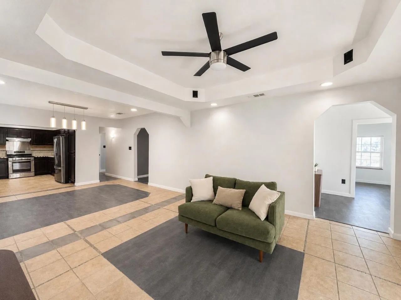 Single Family Residence For Sale in Grayson County , 1601 S Travis Street, Sherman, Texas 75090, 3 Bedroom, 2 Bathroom, 2 Garage spaces, 1,326 Sqft, built in 1910, mls#21373767, Real Estate Agent in Sherman, Homes For Sale in Grayson county, Homes For Sale in Sherman, Realtor in Sherman Texas, Real Estate Brokerage Independent Realty Texas, Luminita Cordes Realtor